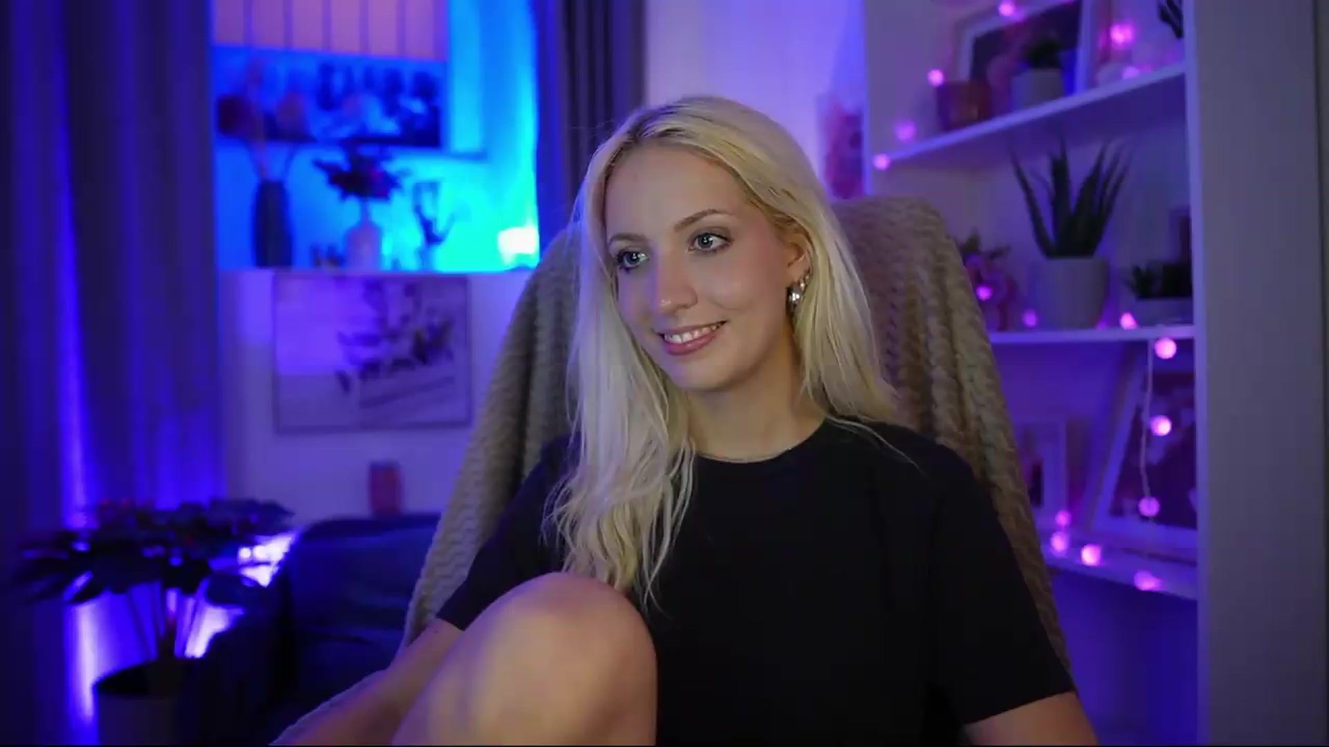 Gallery image thumbnail from Lucy_Cutie's myfreecams stream on, 07/17/2026, 20:06 image 17 of 20