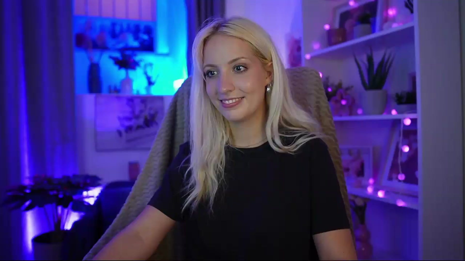 Gallery image thumbnail from Lucy_Cutie's myfreecams stream on, 07/17/2026, 20:59 image 19 of 20