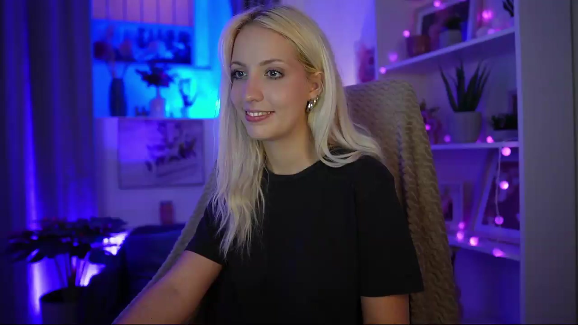 Gallery image thumbnail from Lucy_Cutie's myfreecams stream on, 07/17/2026, 20:59 image 9 of 20