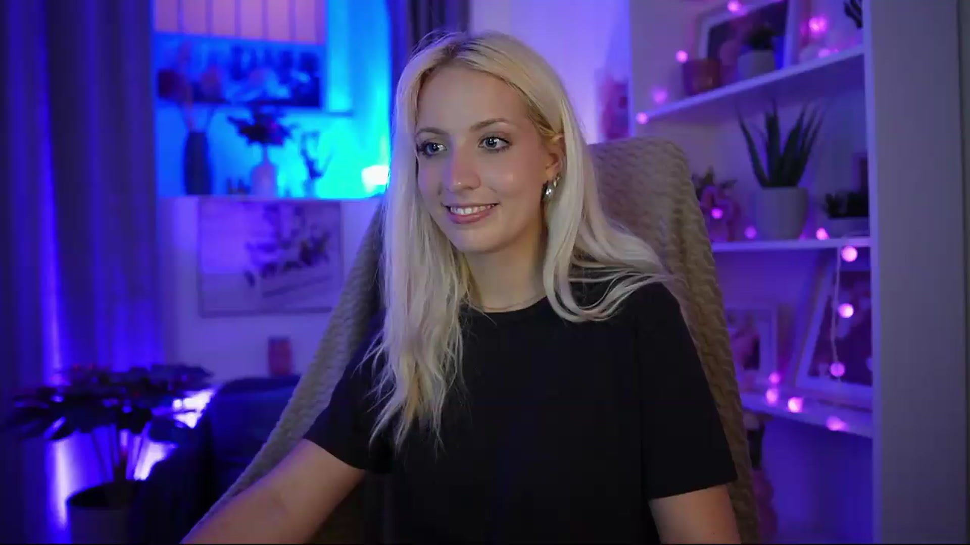 Gallery image thumbnail from Lucy_Cutie's myfreecams stream on, 07/17/2026, 20:59 image 17 of 20