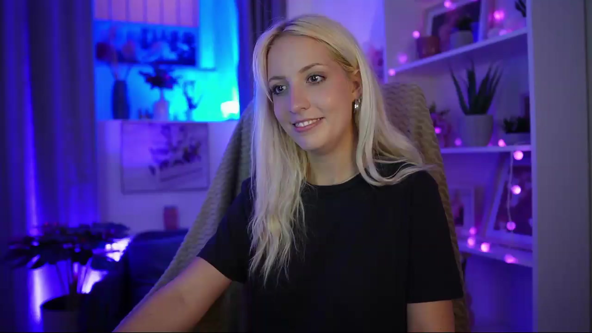 Gallery image thumbnail from Lucy_Cutie's myfreecams stream on, 07/17/2026, 20:59 image 14 of 20