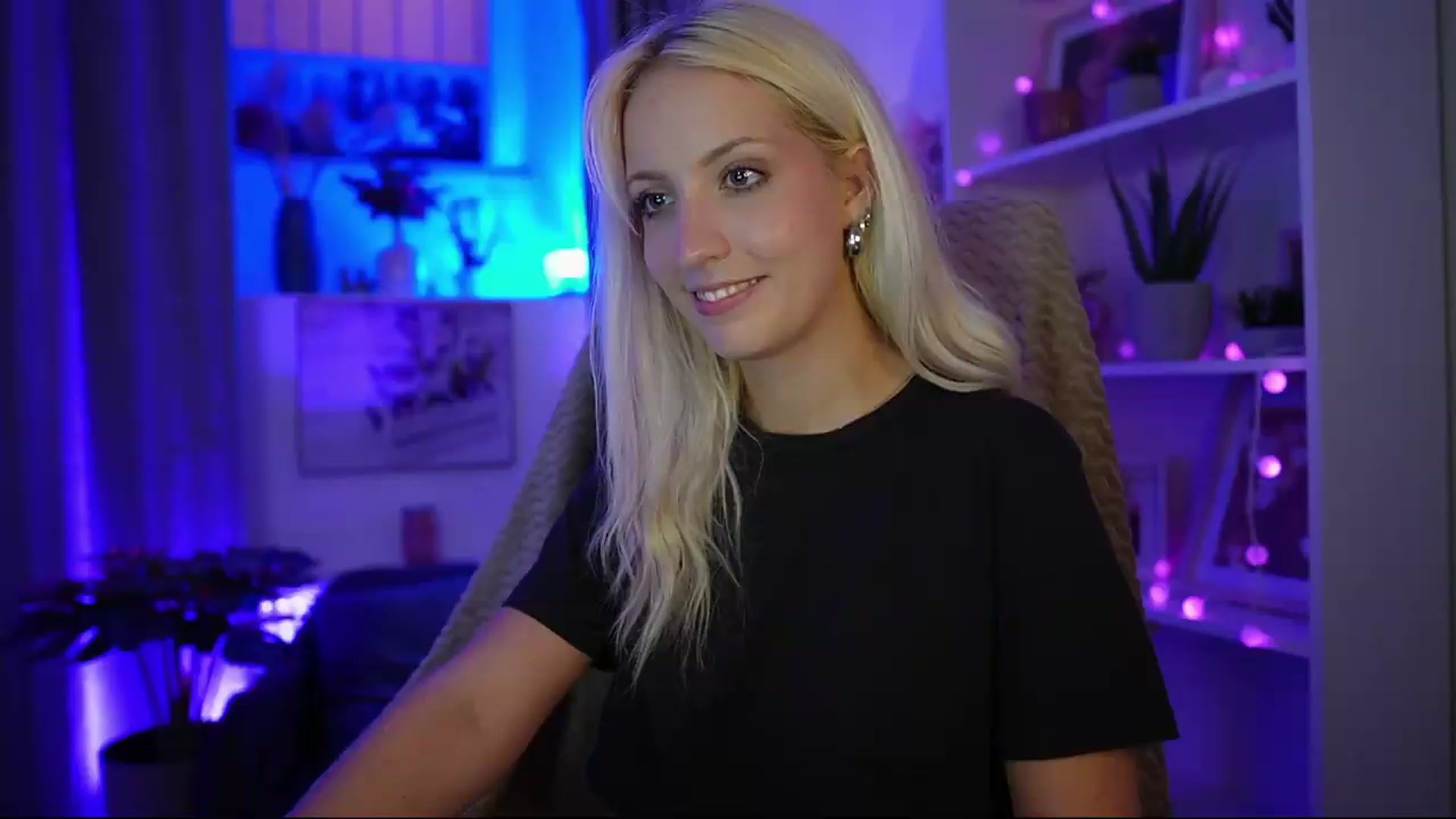 Gallery image thumbnail from Lucy_Cutie's myfreecams stream on, 07/17/2026, 20:59 image 8 of 20