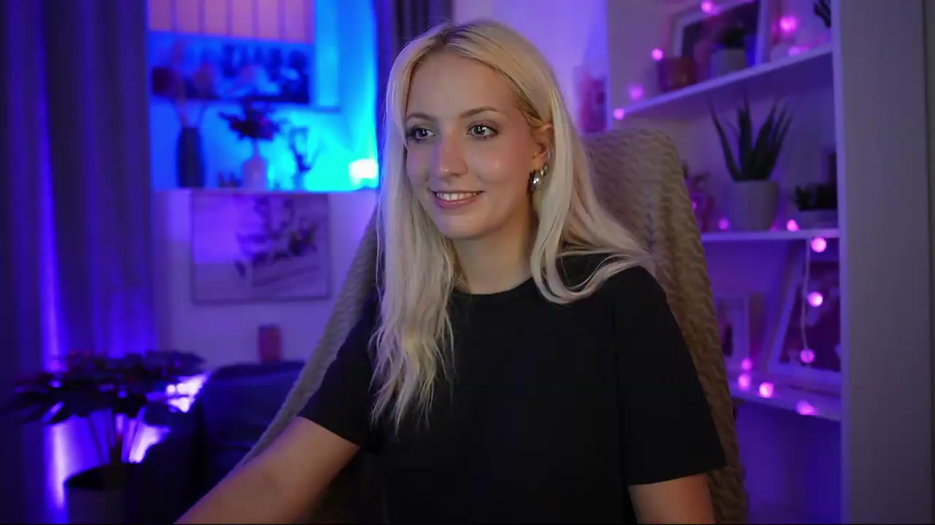 Gallery image thumbnail from Lucy_Cutie's myfreecams stream on, 07/17/2026, 20:59 image 13 of 20