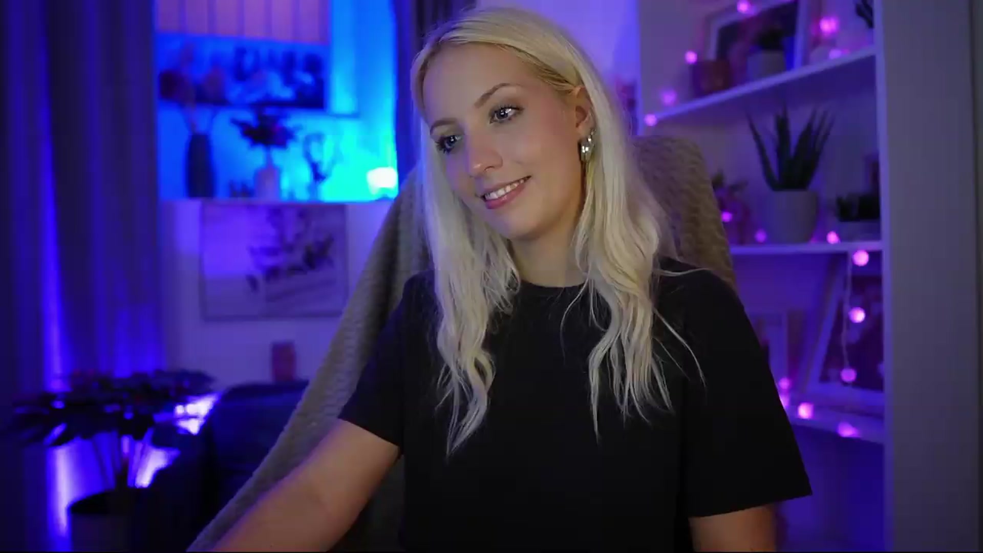 Gallery image thumbnail from Lucy_Cutie's myfreecams stream on, 07/17/2026, 20:59 image 3 of 20