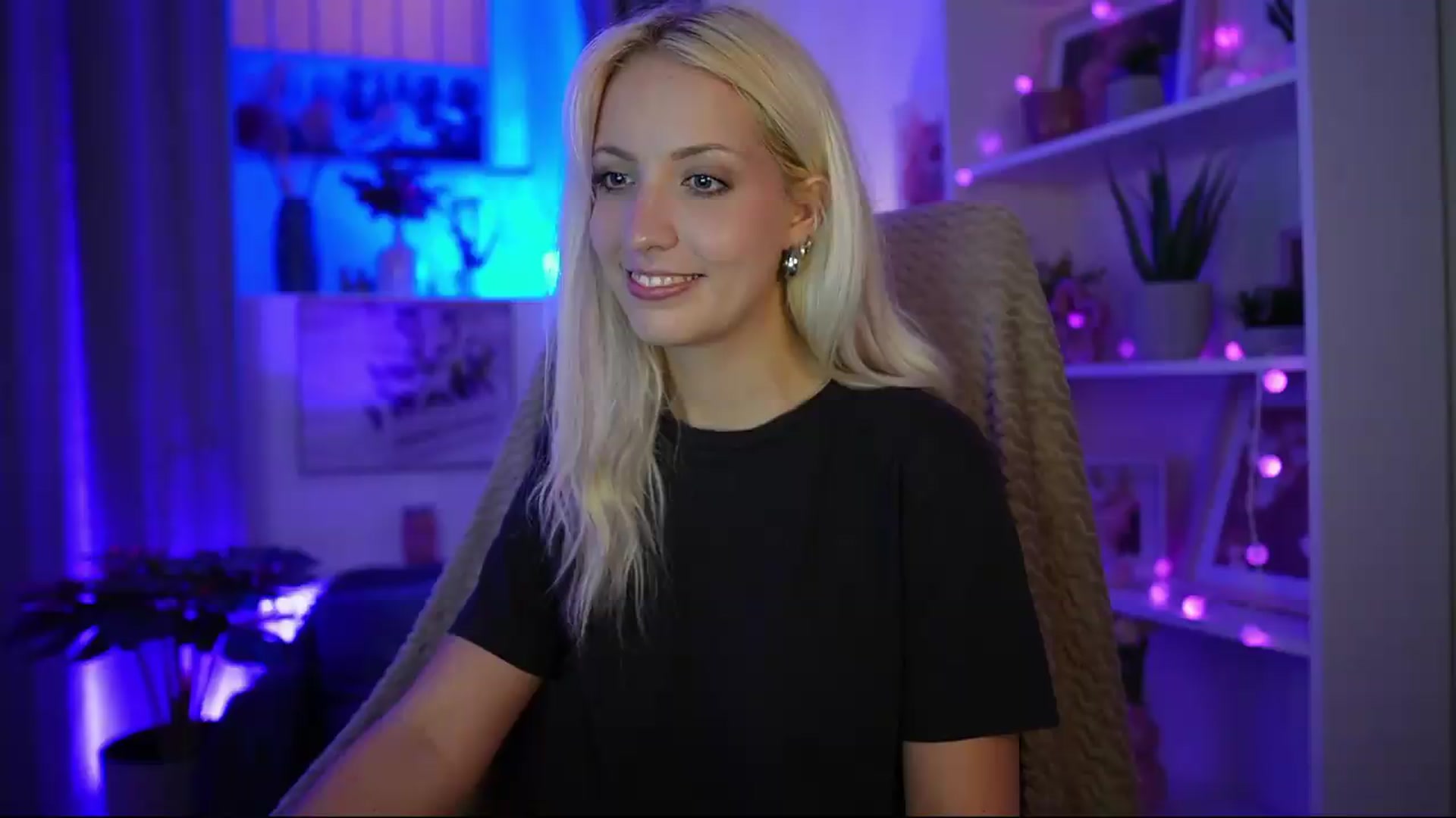 Gallery image thumbnail from Lucy_Cutie's myfreecams stream on, 07/17/2026, 20:59 image 7 of 20