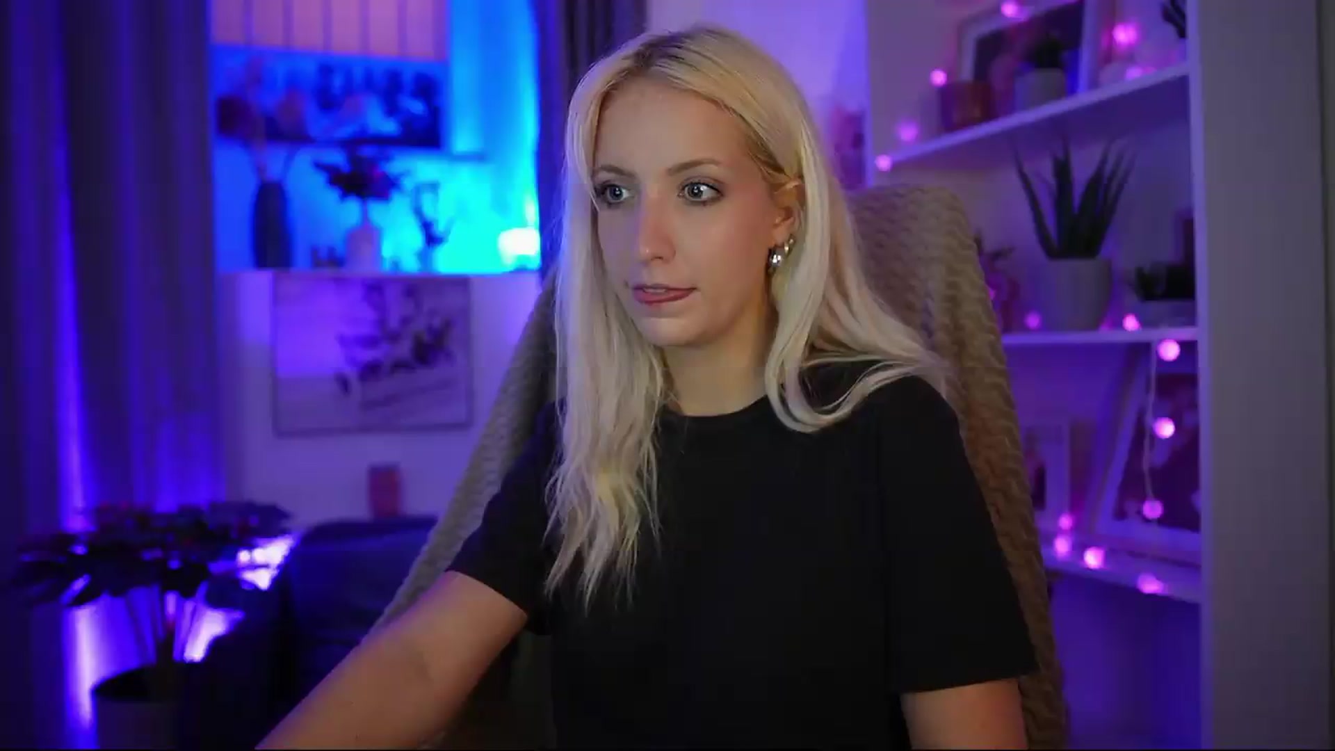 Gallery image thumbnail from Lucy_Cutie's myfreecams stream on, 07/17/2026, 20:59 image 12 of 20