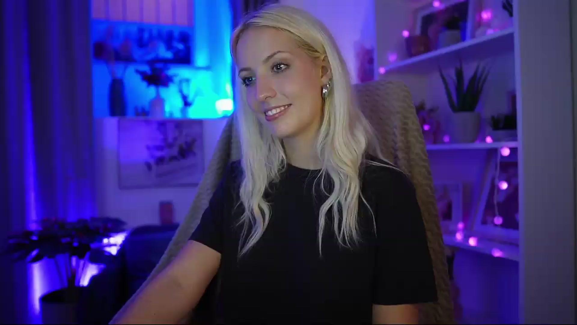 Gallery image thumbnail from Lucy_Cutie's myfreecams stream on, 07/17/2026, 20:59 image 5 of 20