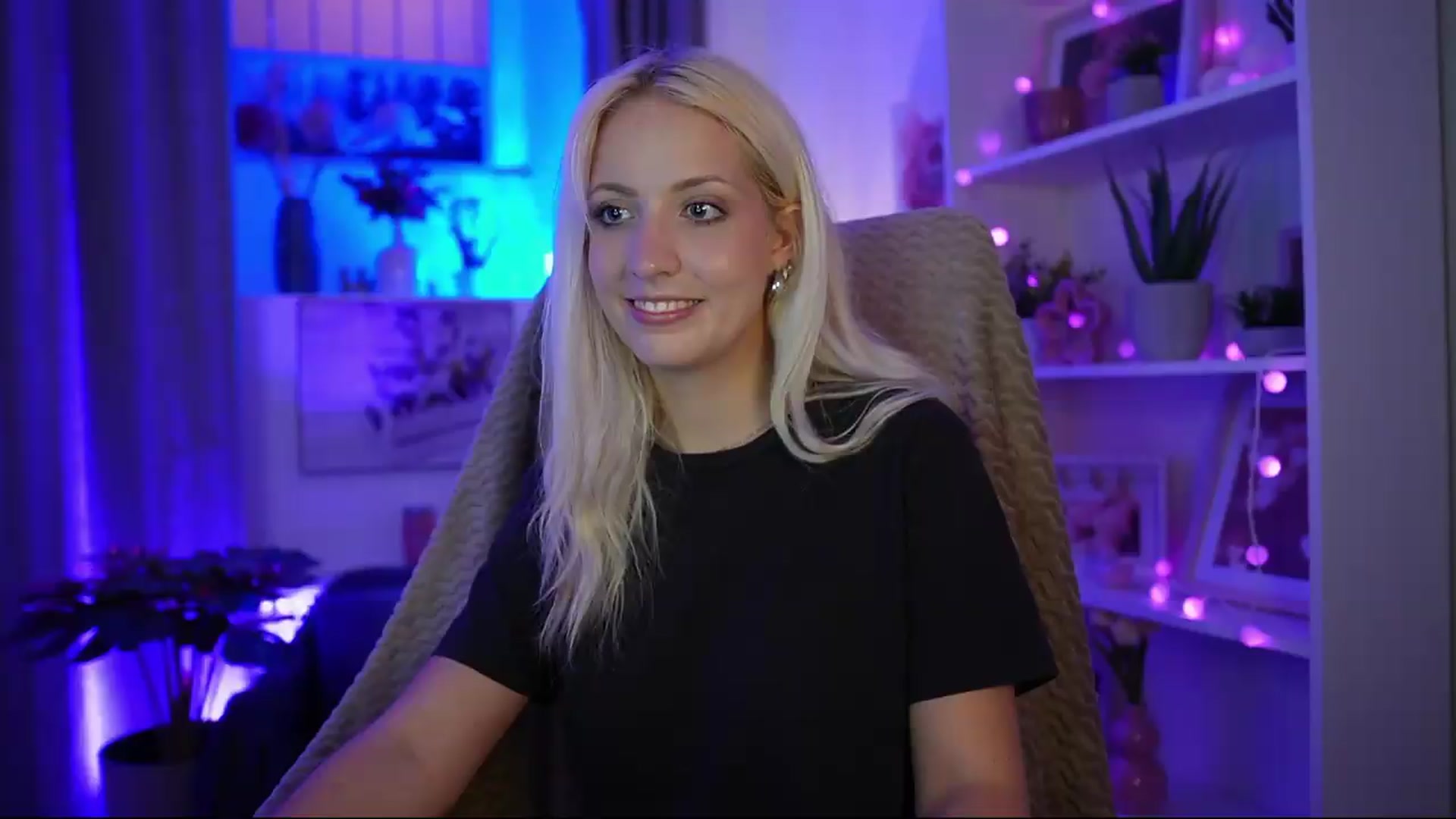 Gallery image thumbnail from Lucy_Cutie's myfreecams stream on, 07/17/2026, 20:59 image 15 of 20