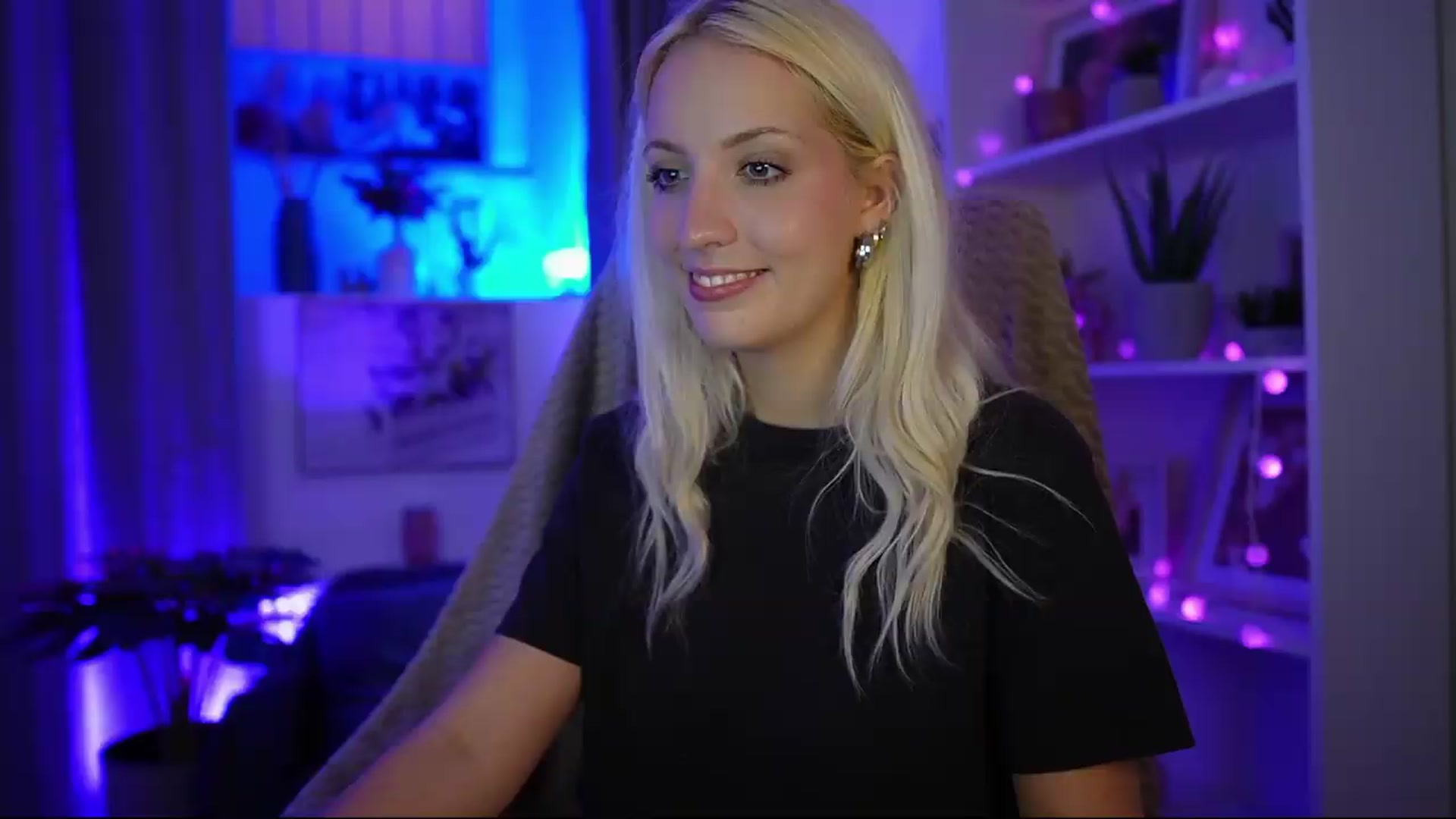 Gallery image thumbnail from Lucy_Cutie's myfreecams stream on, 07/17/2026, 20:59 image 2 of 20