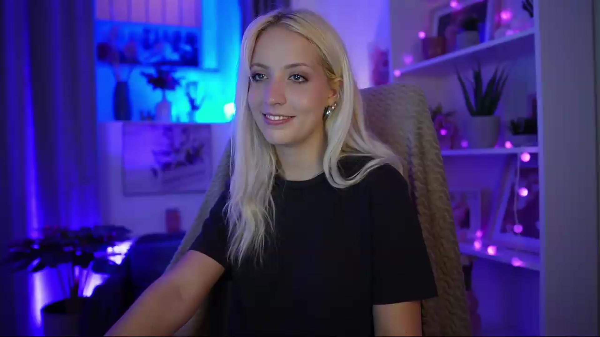 Gallery image thumbnail from Lucy_Cutie's myfreecams stream on, 07/17/2026, 20:59 image 11 of 20