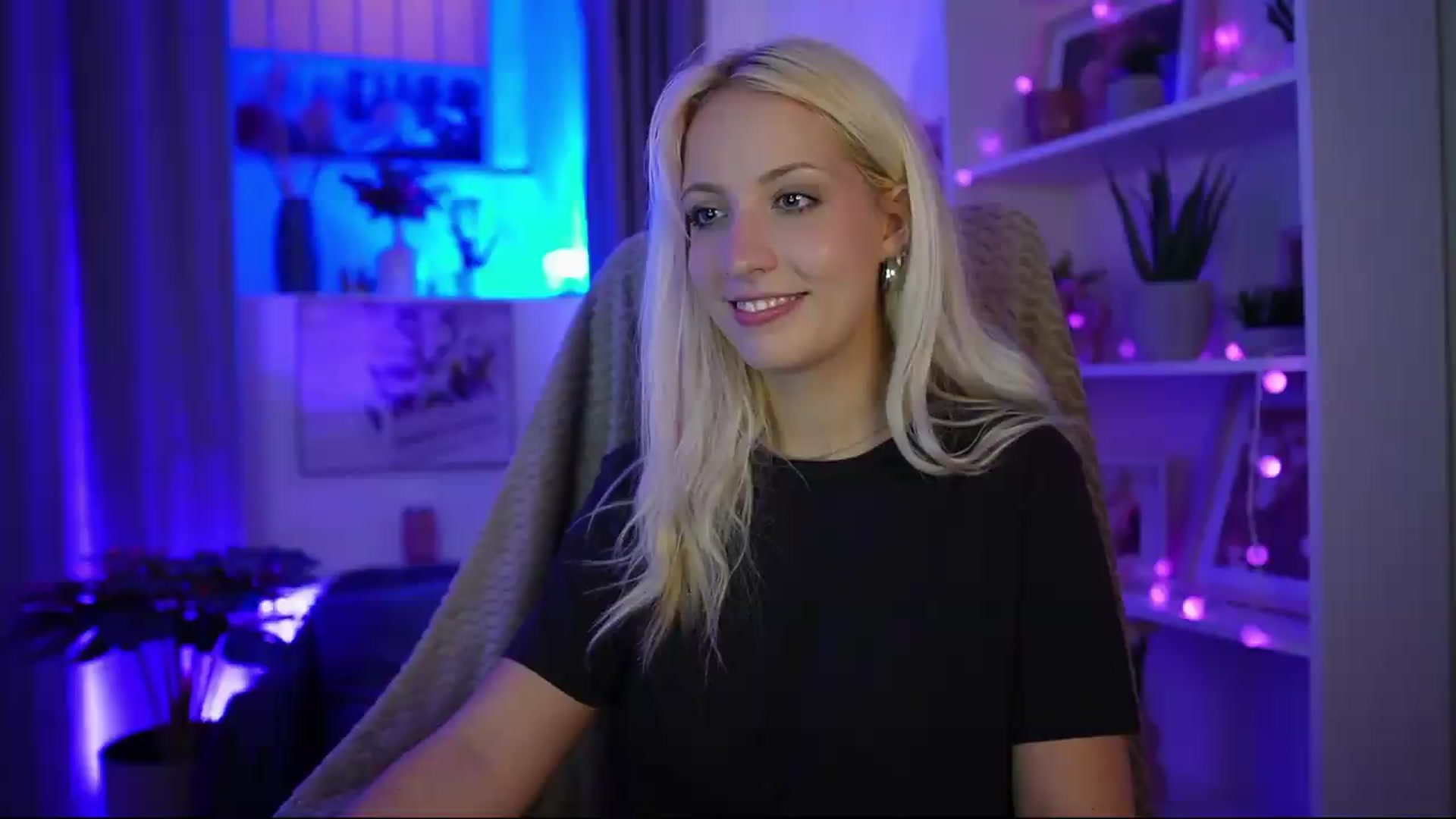 Gallery image thumbnail from Lucy_Cutie's myfreecams stream on, 07/17/2026, 20:59 image 16 of 20