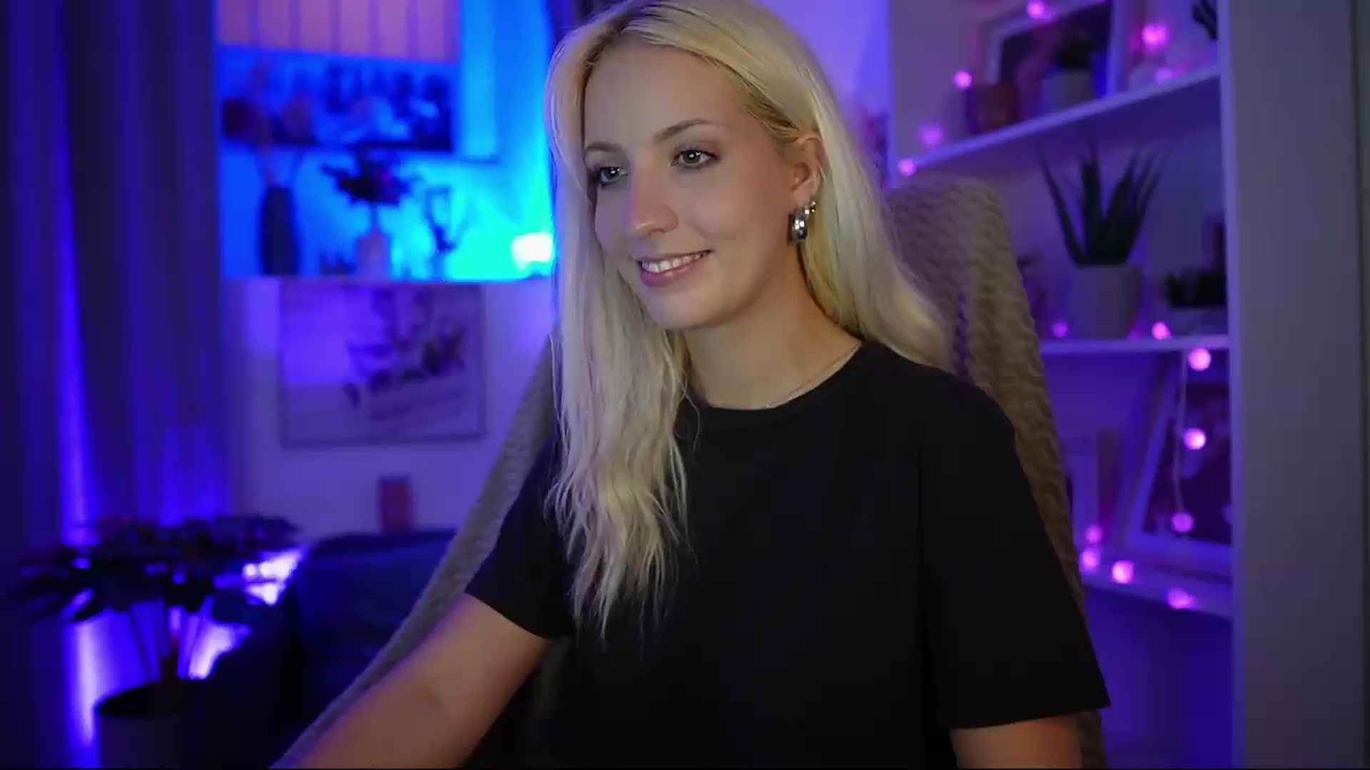 Gallery image thumbnail from Lucy_Cutie's myfreecams stream on, 07/17/2026, 20:59 image 6 of 20