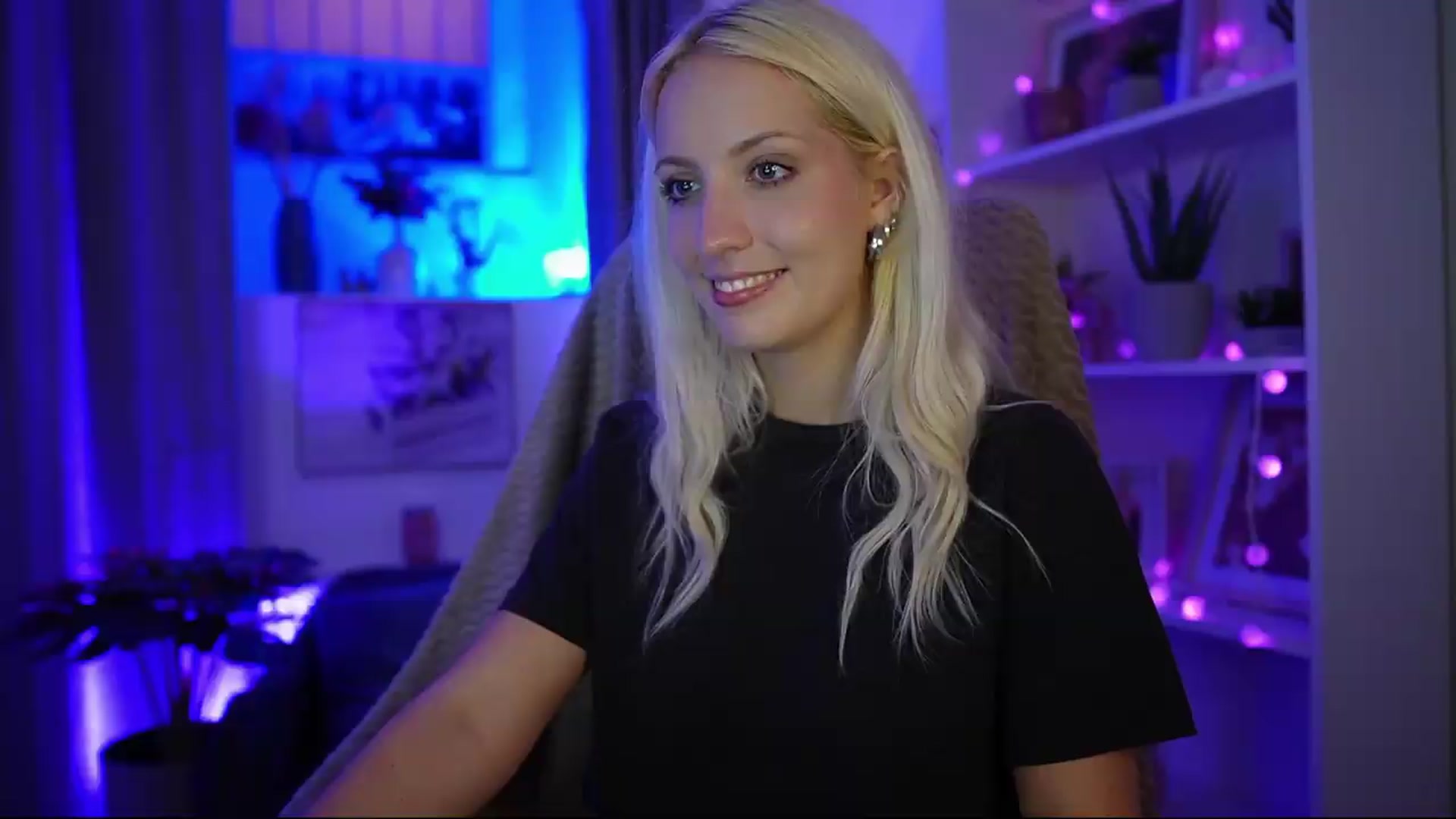 Gallery image thumbnail from Lucy_Cutie's myfreecams stream on, 07/17/2026, 20:59 image 4 of 20