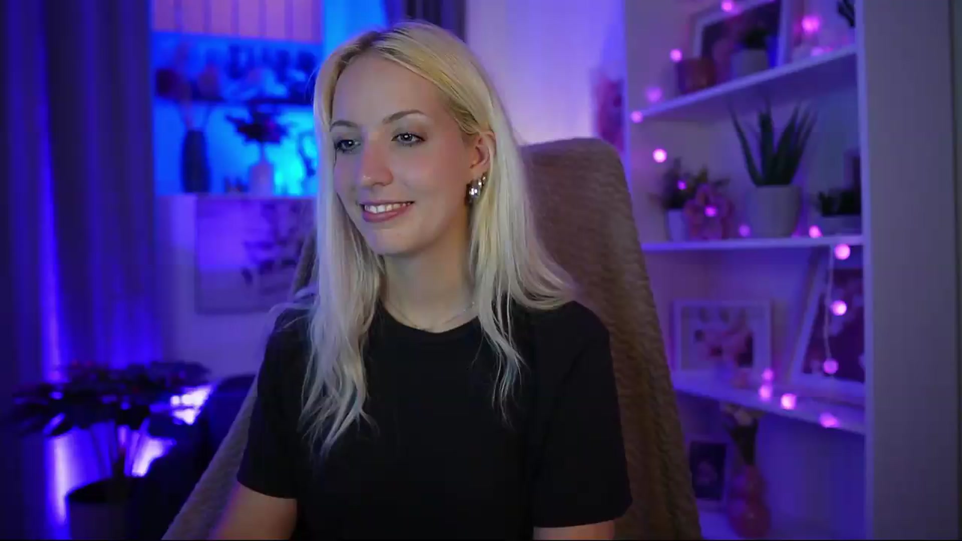Gallery image thumbnail from Lucy_Cutie's myfreecams stream on, 07/17/2026, 22:46 image 3 of 20