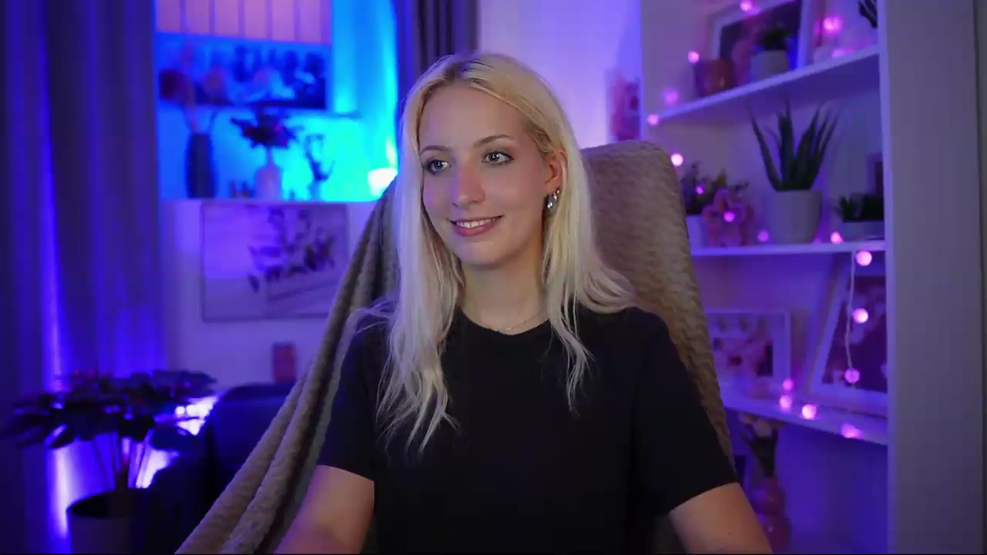 Gallery image thumbnail from Lucy_Cutie's myfreecams stream on, 07/17/2026, 22:46 image 4 of 20