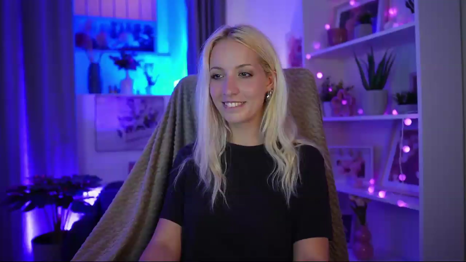 Gallery image thumbnail from Lucy_Cutie's myfreecams stream on, 07/17/2026, 22:46 image 6 of 20