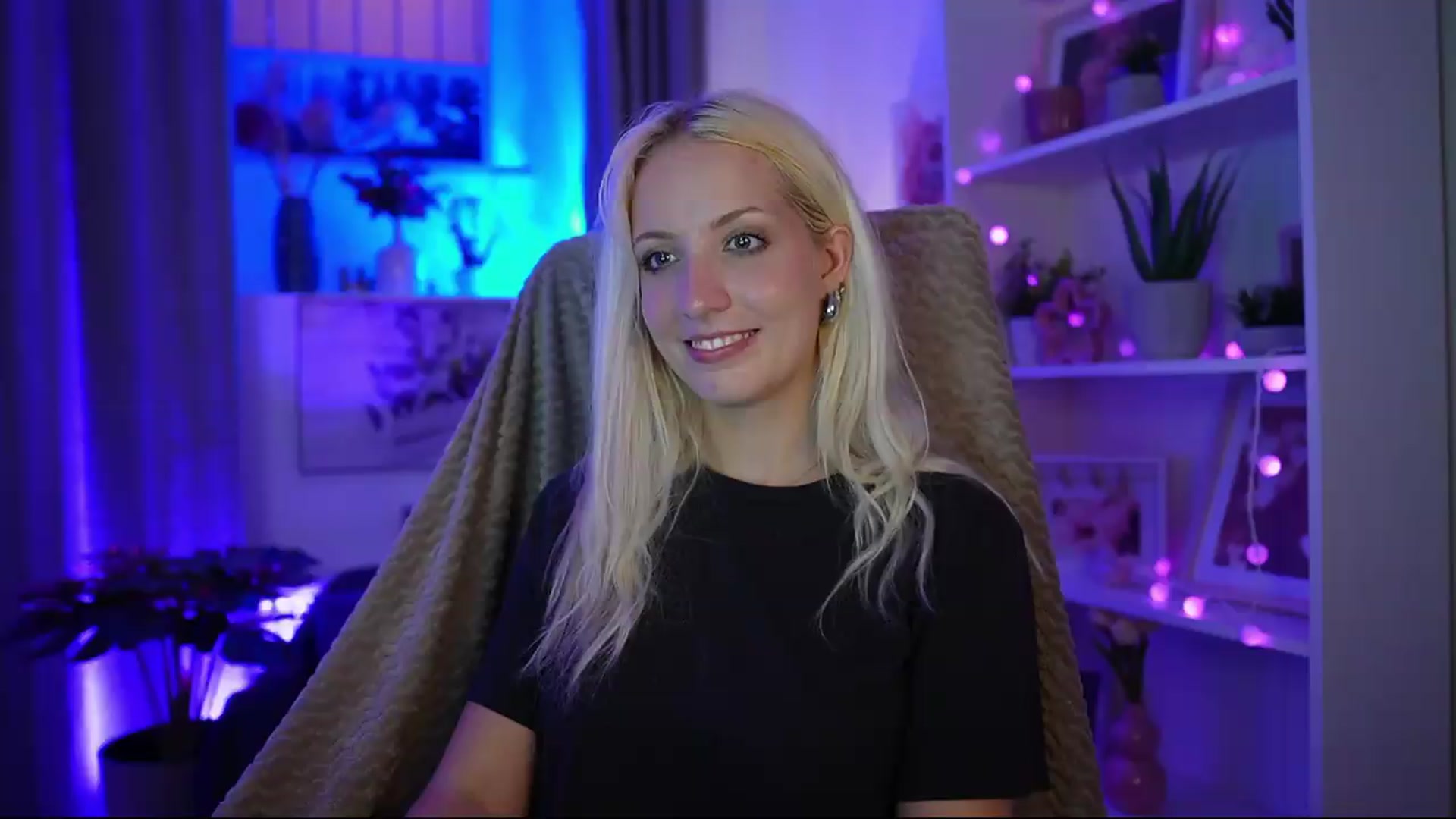 Gallery image thumbnail from Lucy_Cutie's myfreecams stream on, 07/17/2026, 22:46 image 19 of 20