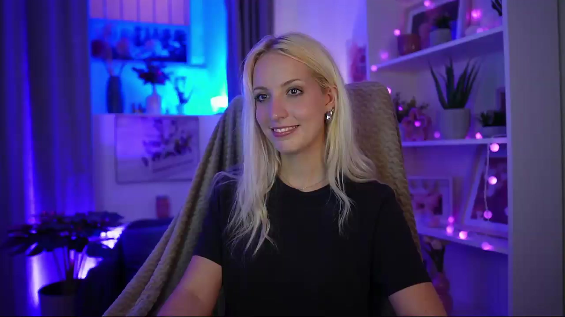 Gallery image thumbnail from Lucy_Cutie's myfreecams stream on, 07/17/2026, 22:46 image 5 of 20