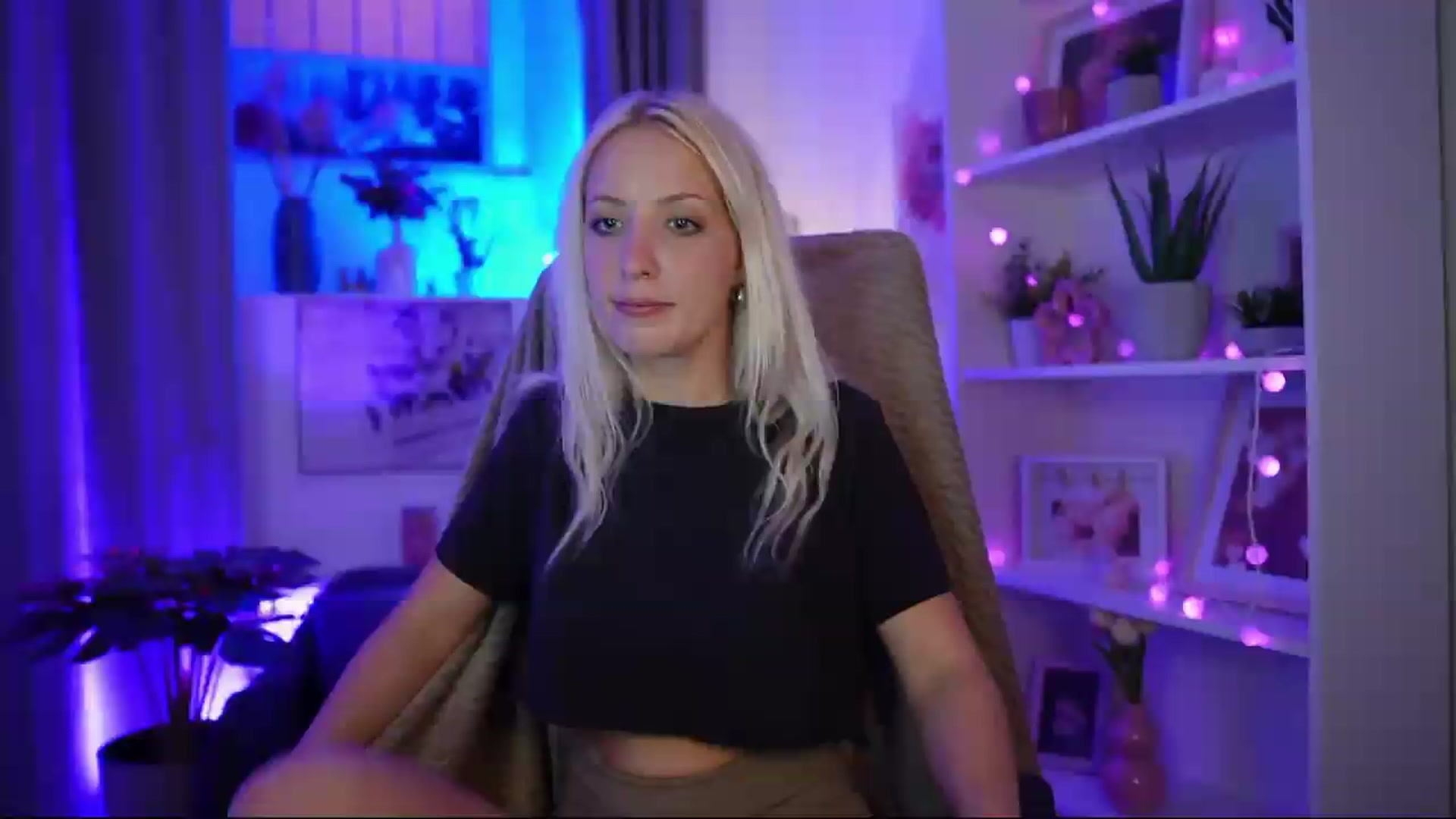 Gallery image thumbnail from Lucy_Cutie's myfreecams stream on, 07/17/2026, 22:46 image 14 of 20