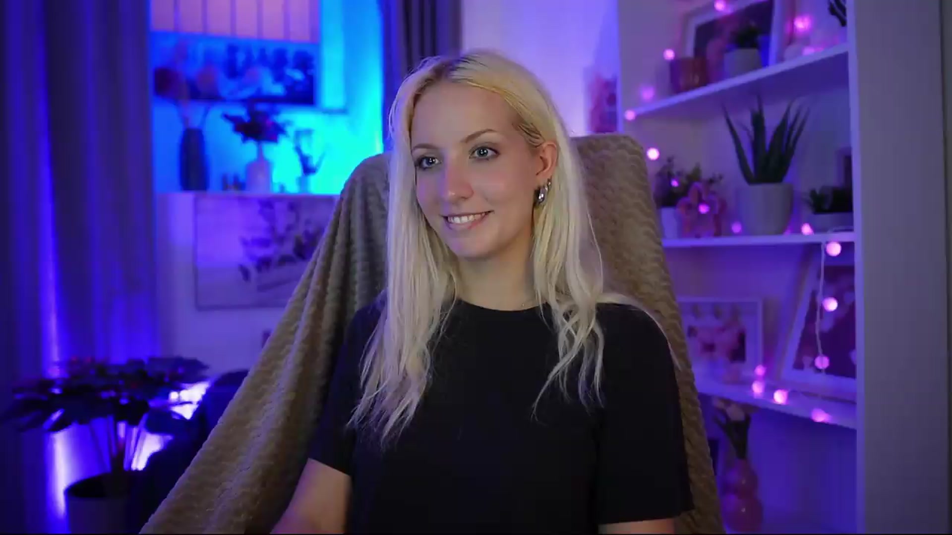 Gallery image thumbnail from Lucy_Cutie's myfreecams stream on, 07/17/2026, 22:46 image 17 of 20