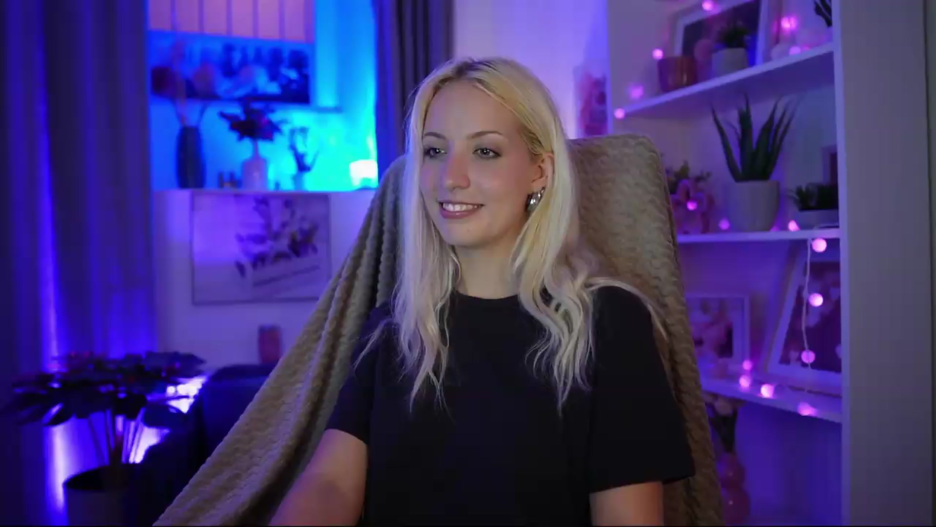 Gallery image thumbnail from Lucy_Cutie's myfreecams stream on, 07/17/2026, 22:46 image 7 of 20