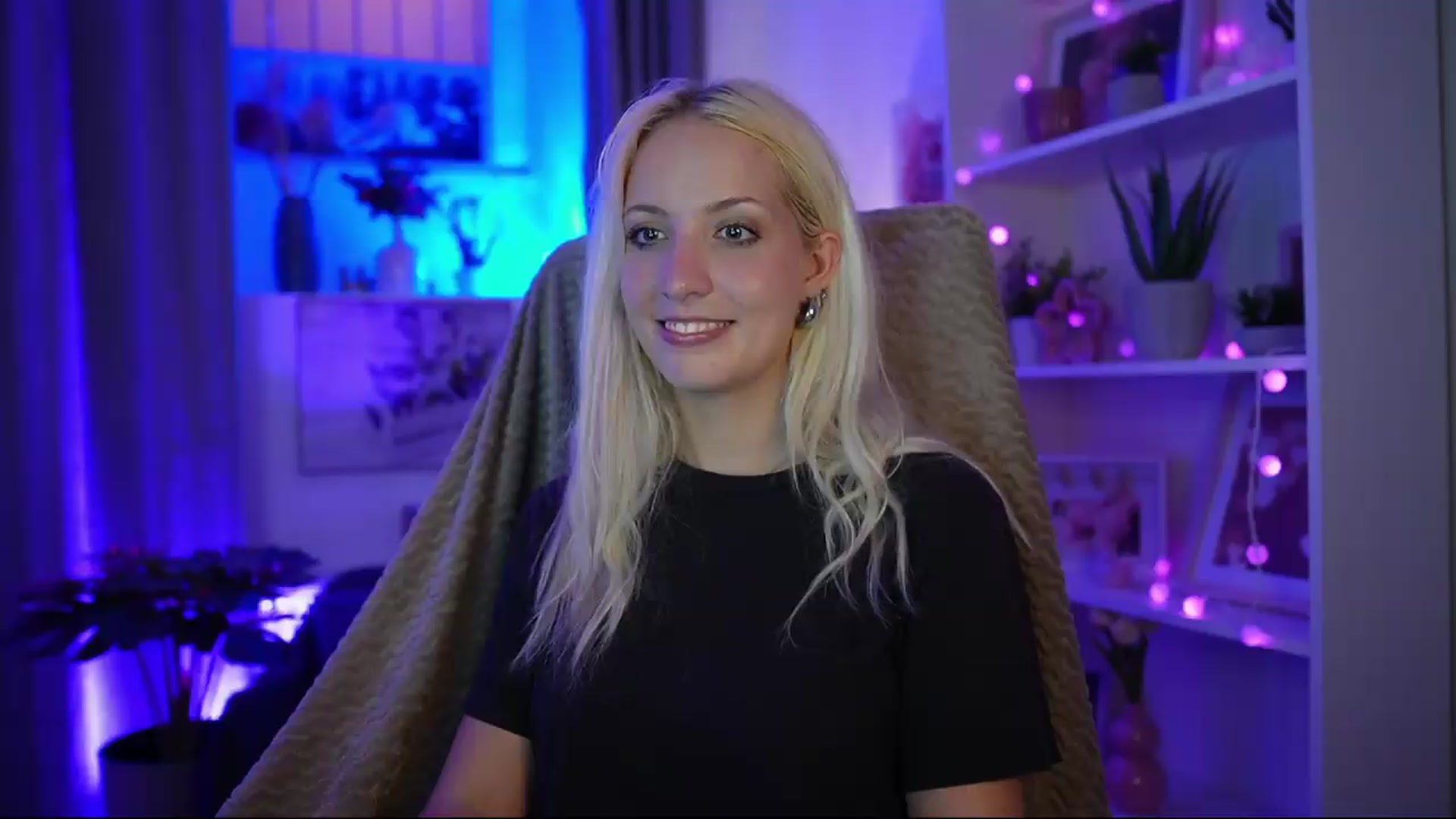 Gallery image thumbnail from Lucy_Cutie's myfreecams stream on, 07/17/2026, 22:46 image 18 of 20