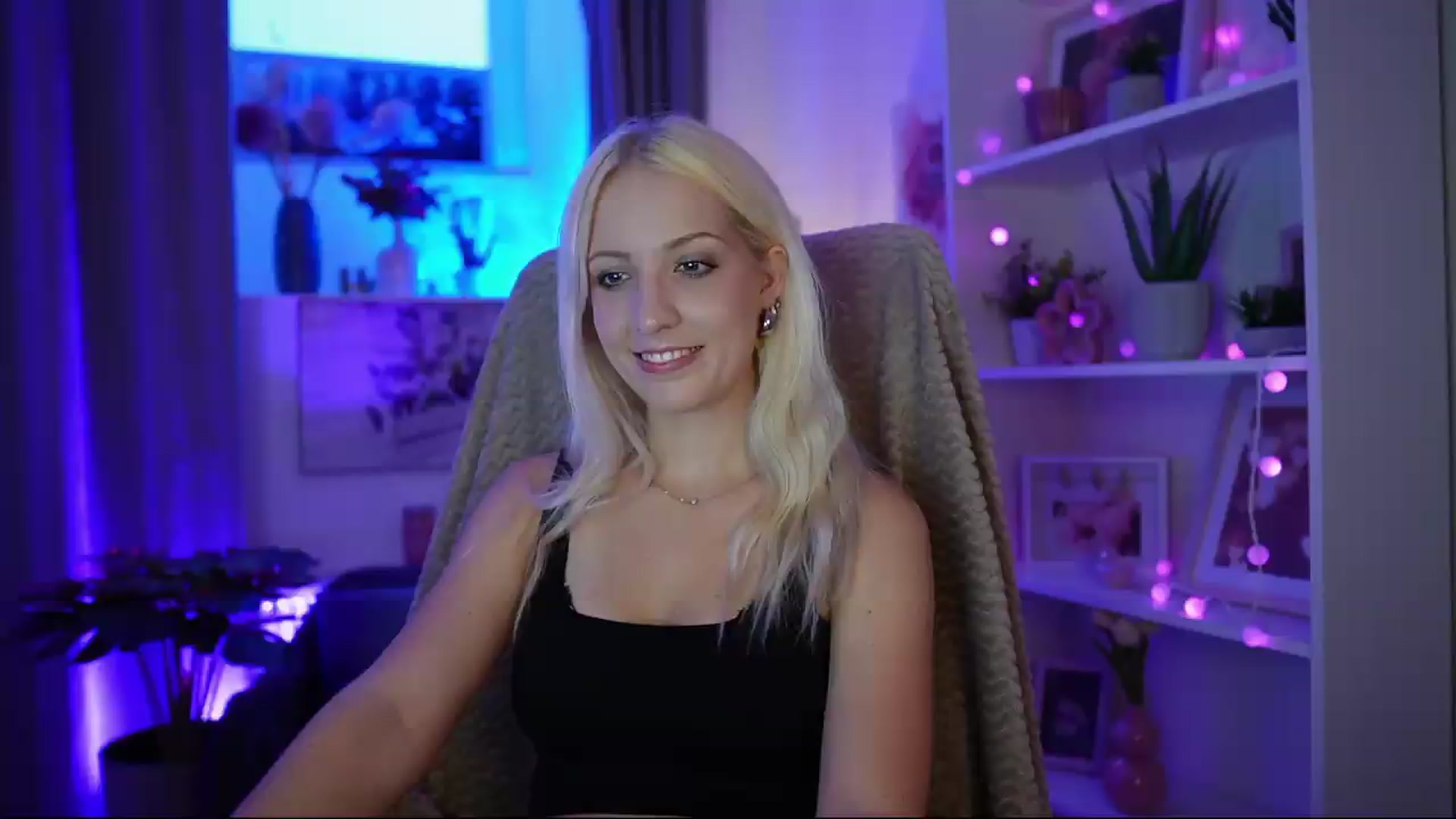 Gallery image thumbnail from Lucy_Cutie's myfreecams stream on, 07/18/2026, 18:29 image 4 of 20