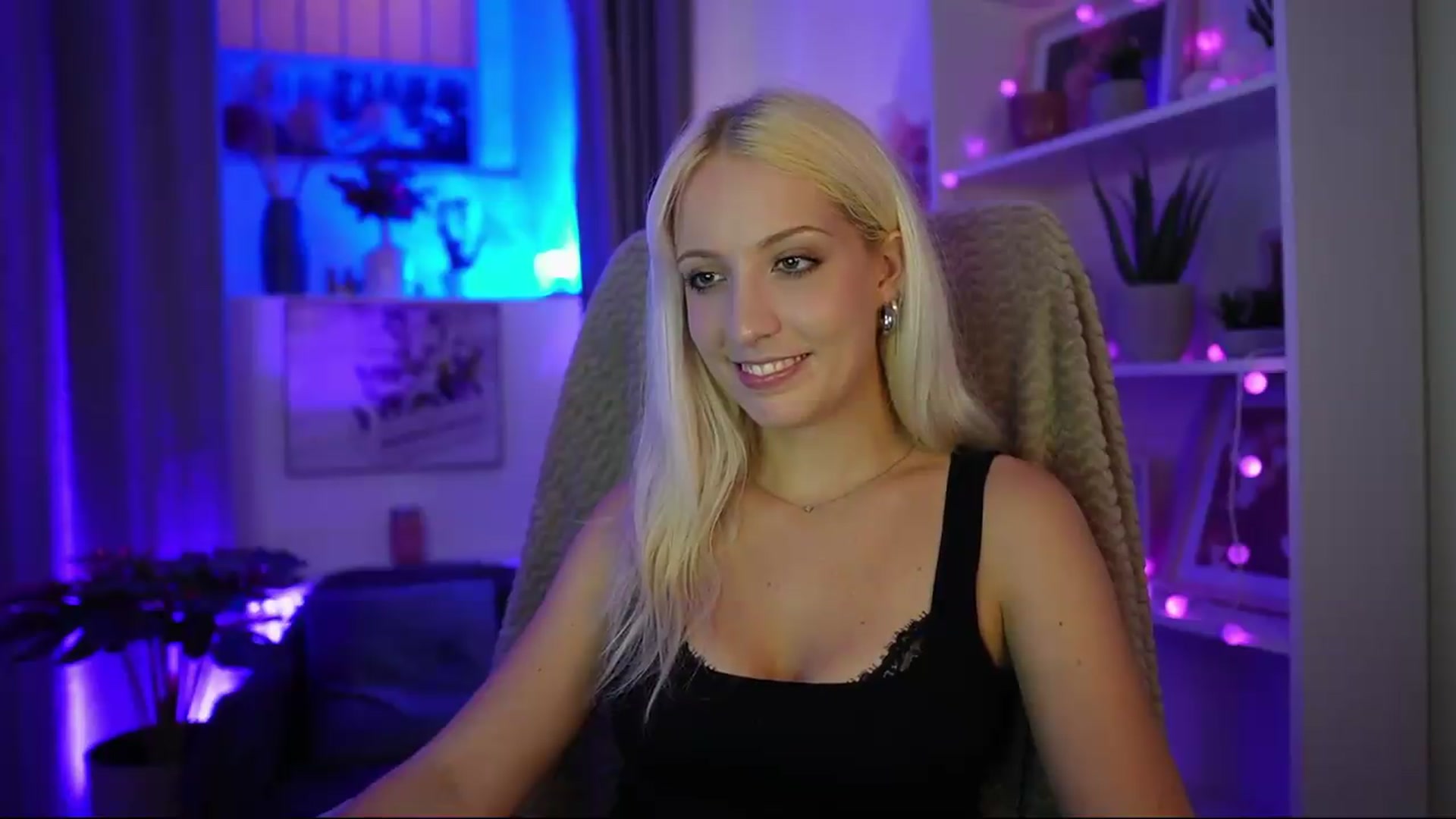 Gallery image thumbnail from Lucy_Cutie's myfreecams stream on, 07/18/2026, 20:20 image 13 of 20