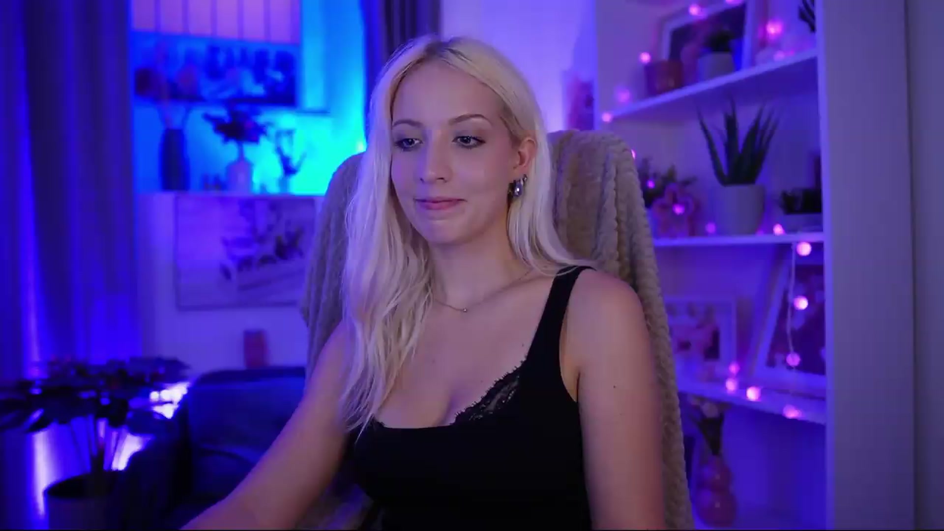 Gallery image thumbnail from Lucy_Cutie's myfreecams stream on, 07/18/2026, 22:11 image 17 of 20