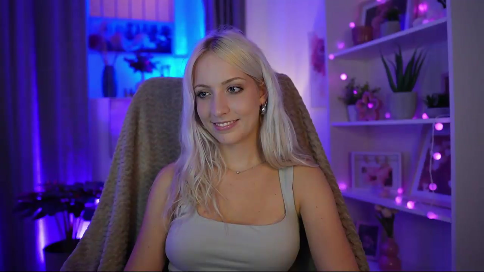 Gallery image thumbnail from Lucy_Cutie's myfreecams stream on, 07/19/2026, 19:33 image 15 of 20