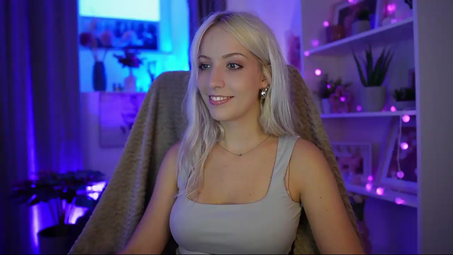 Gallery image thumbnail from Lucy_Cutie's myfreecams stream on, 07/19/2026, 19:33 image 2 of 20