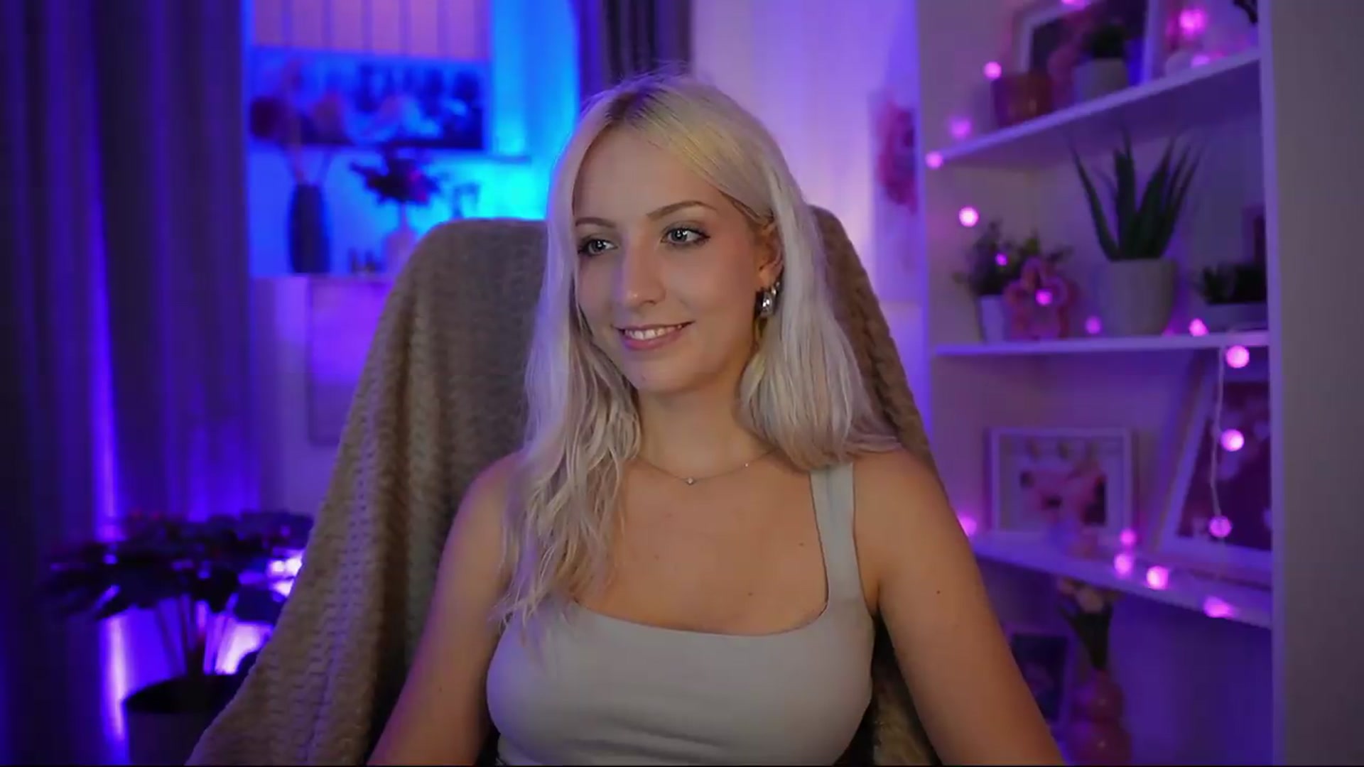 Gallery image thumbnail from Lucy_Cutie's myfreecams stream on, 07/19/2026, 19:33 image 13 of 20