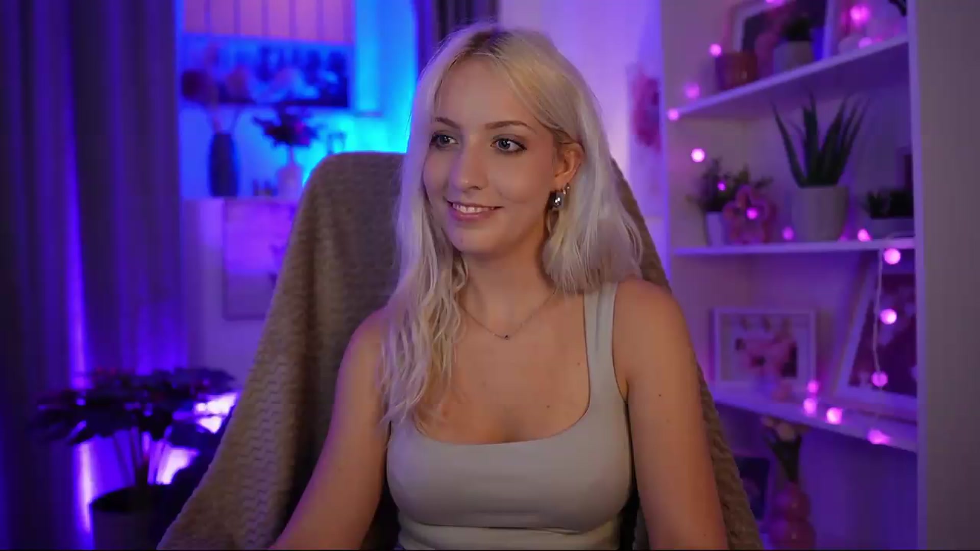 Gallery image thumbnail from Lucy_Cutie's myfreecams stream on, 07/19/2026, 20:02 image 9 of 20