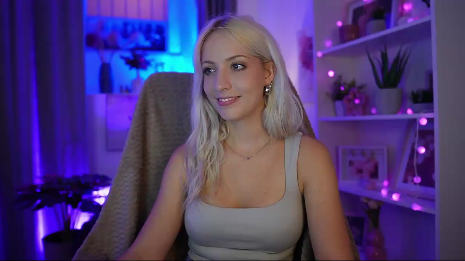 Gallery image thumbnail from Lucy_Cutie's myfreecams stream on, 07/19/2026, 20:02 image 12 of 20