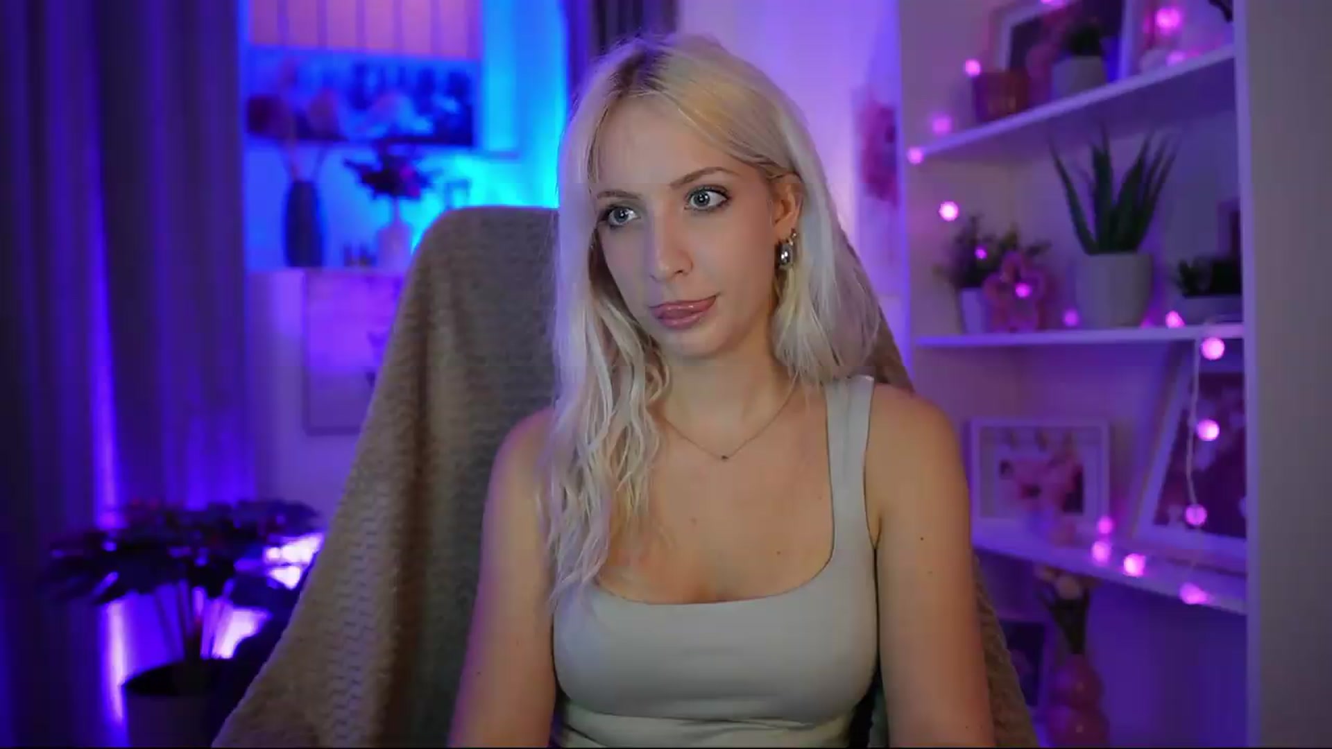Gallery image thumbnail from Lucy_Cutie's myfreecams stream on, 07/19/2026, 20:02 image 8 of 20