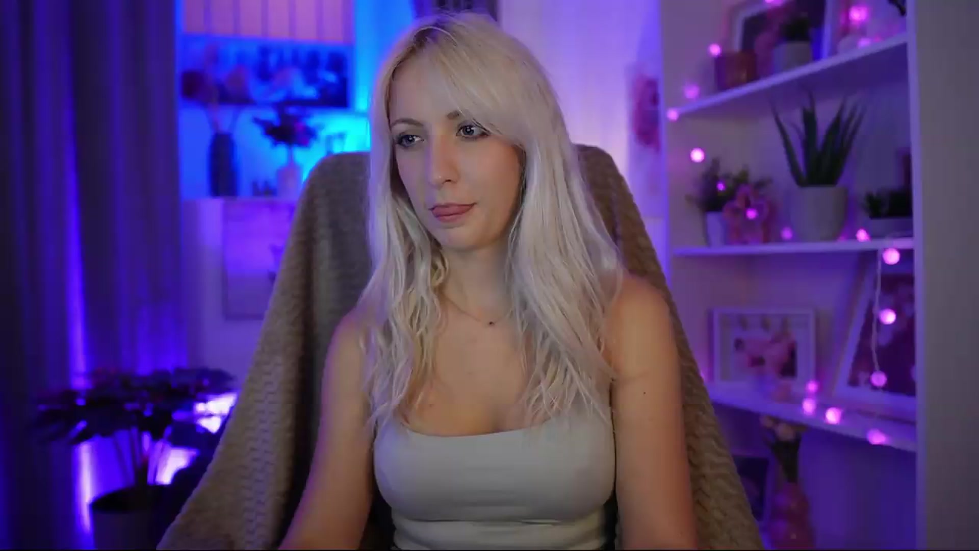 Gallery image thumbnail from Lucy_Cutie's myfreecams stream on, 07/19/2026, 20:02 image 1 of 20