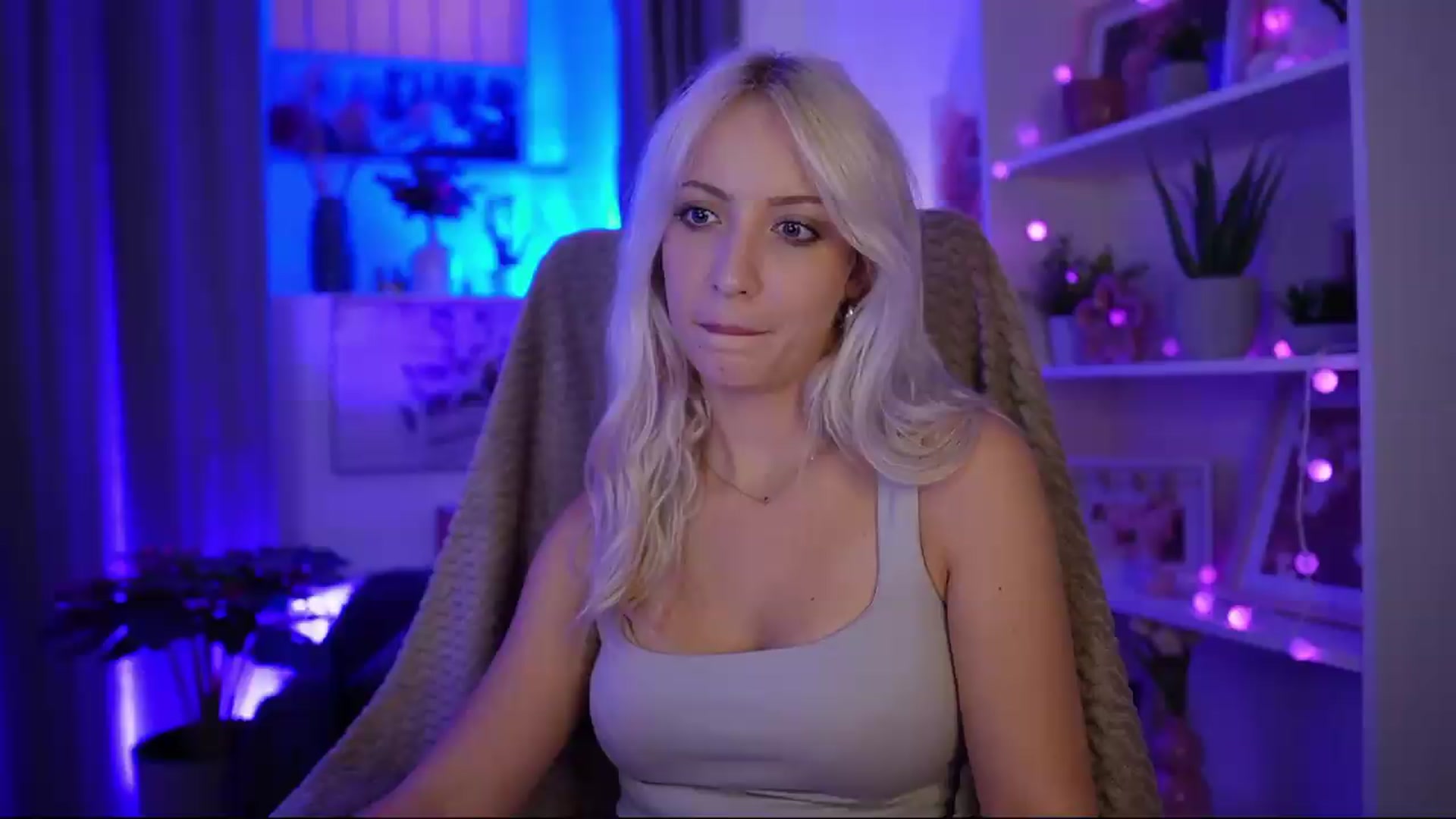 Gallery image thumbnail from Lucy_Cutie's myfreecams stream on, 07/19/2026, 20:02 image 16 of 20