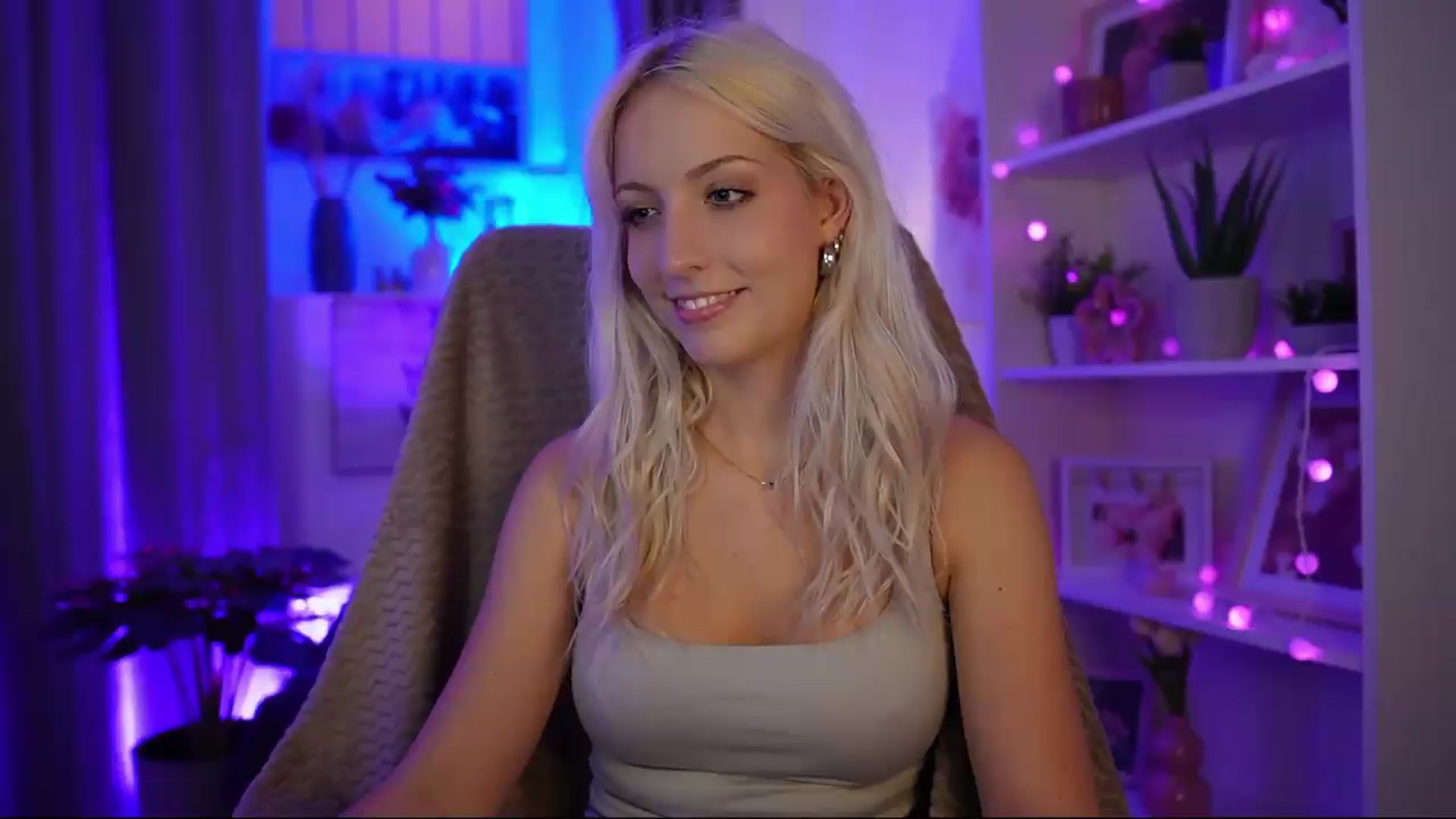 Gallery image thumbnail from Lucy_Cutie's myfreecams stream on, 07/19/2026, 20:02 image 3 of 20