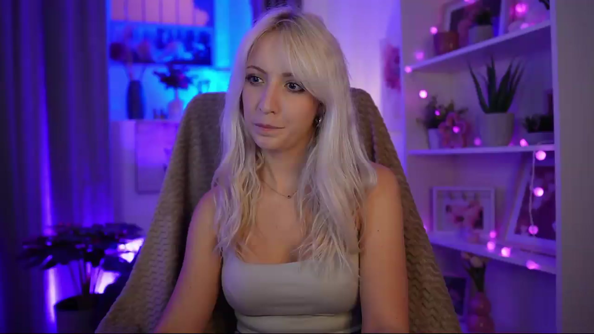 Gallery image thumbnail from Lucy_Cutie's myfreecams stream on, 07/19/2026, 20:02 image 2 of 20