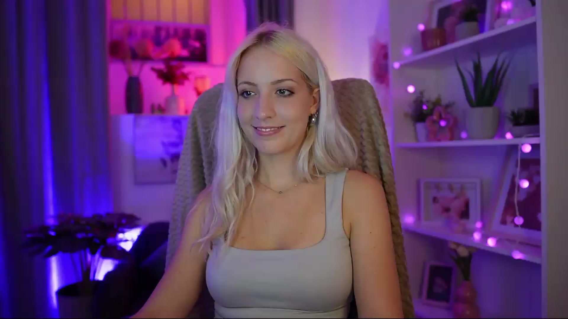 Gallery image thumbnail from Lucy_Cutie's myfreecams stream on, 07/19/2026, 22:46 image 15 of 20