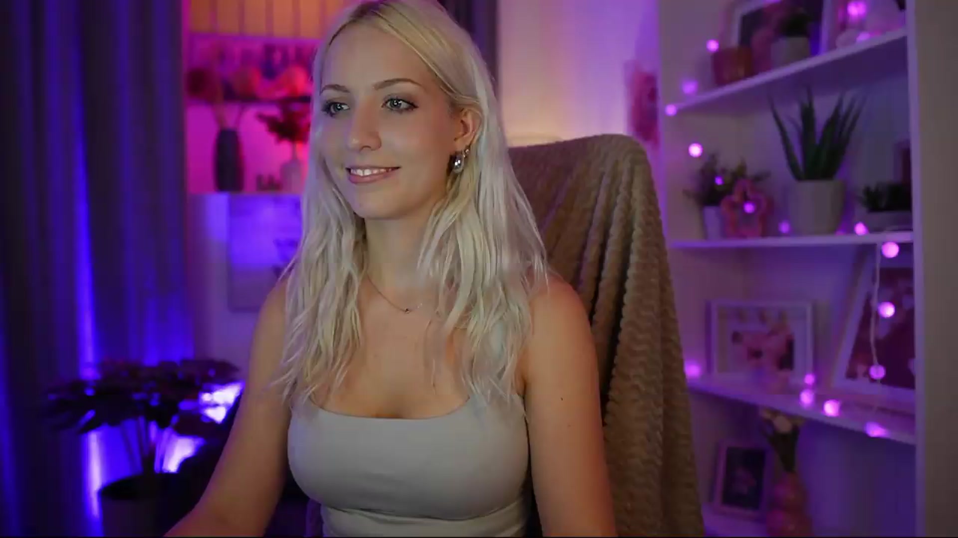 Gallery image thumbnail from Lucy_Cutie's myfreecams stream on, 07/19/2026, 22:46 image 1 of 20