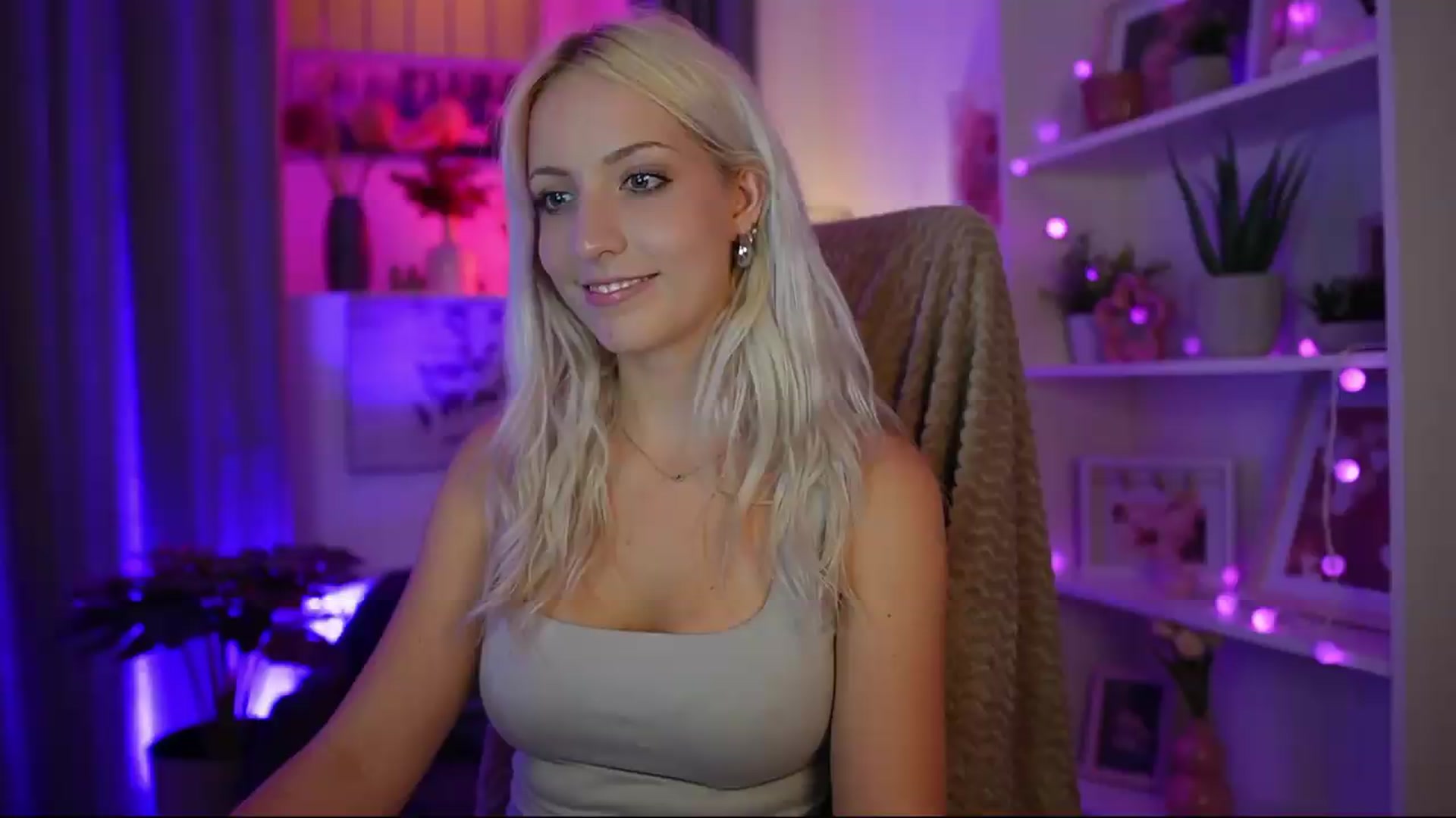 Gallery image thumbnail from Lucy_Cutie's myfreecams stream on, 07/19/2026, 22:46 image 2 of 20