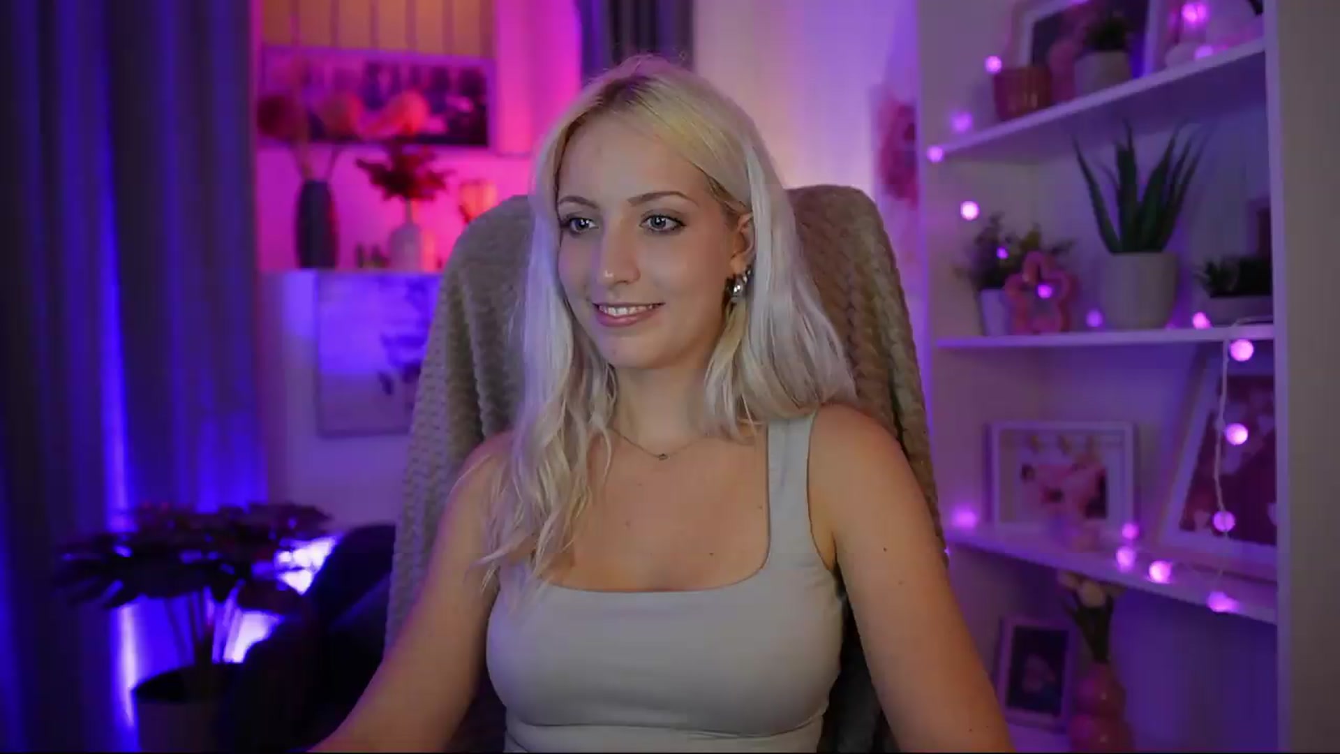 Gallery image thumbnail from Lucy_Cutie's myfreecams stream on, 07/19/2026, 22:46 image 17 of 20