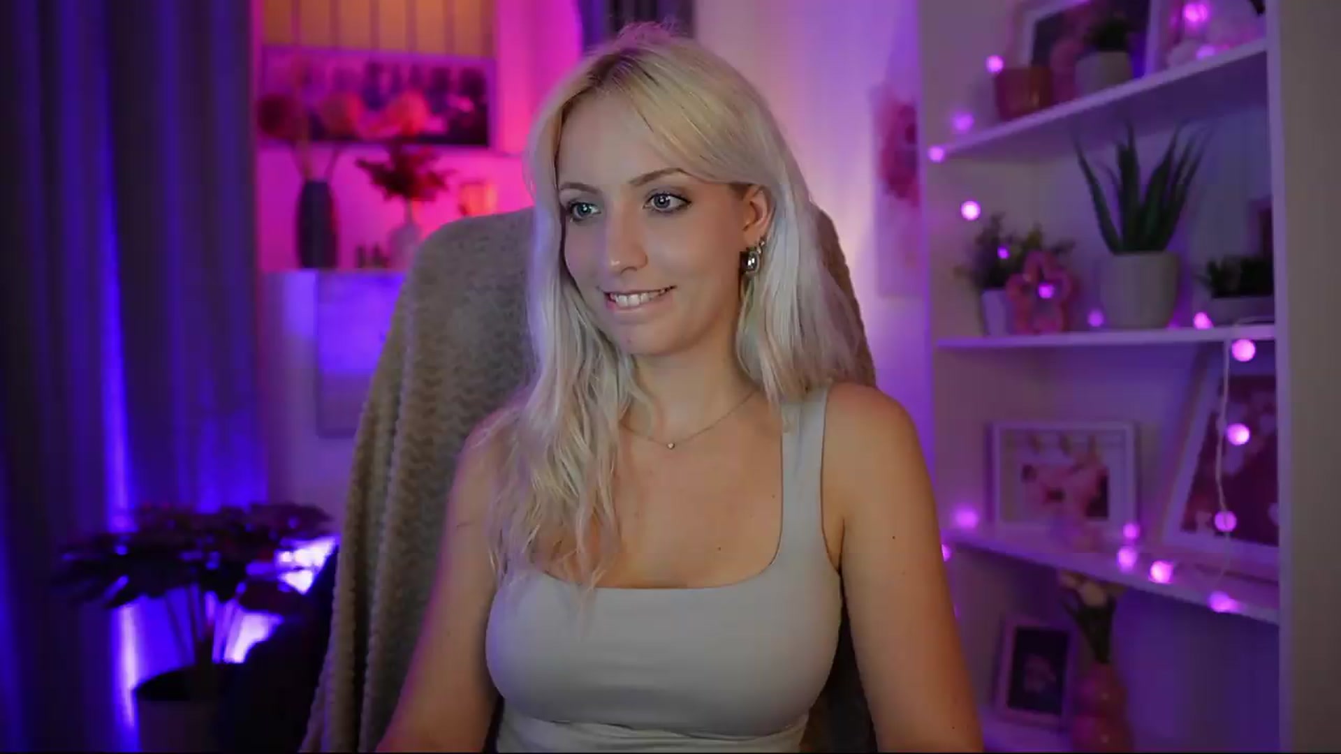 Gallery image thumbnail from Lucy_Cutie's myfreecams stream on, 07/19/2026, 22:46 image 11 of 20
