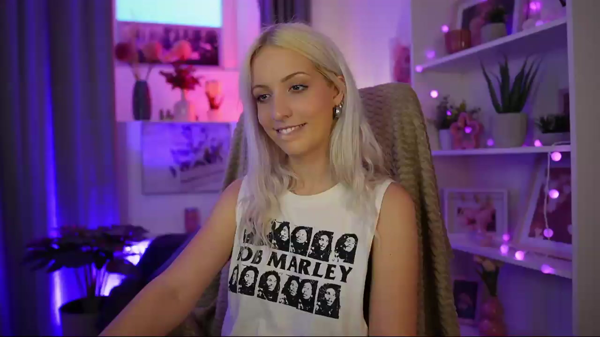 Gallery image thumbnail from Lucy_Cutie's myfreecams stream on, 07/22/2026, 18:44 image 4 of 20
