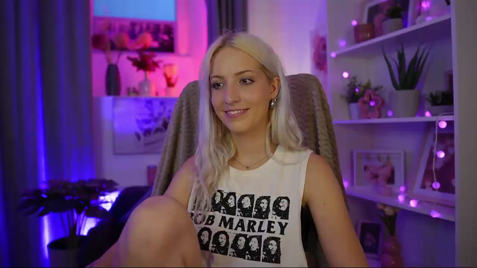 Gallery image thumbnail from Lucy_Cutie's myfreecams stream on, 07/22/2026, 18:44 image 17 of 20