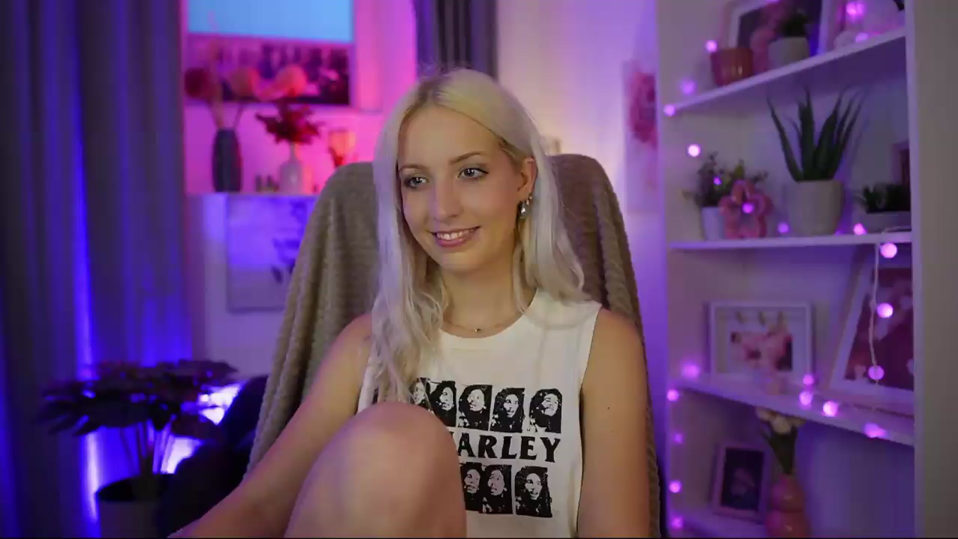 Gallery image thumbnail from Lucy_Cutie's myfreecams stream on, 07/22/2026, 18:44 image 16 of 20