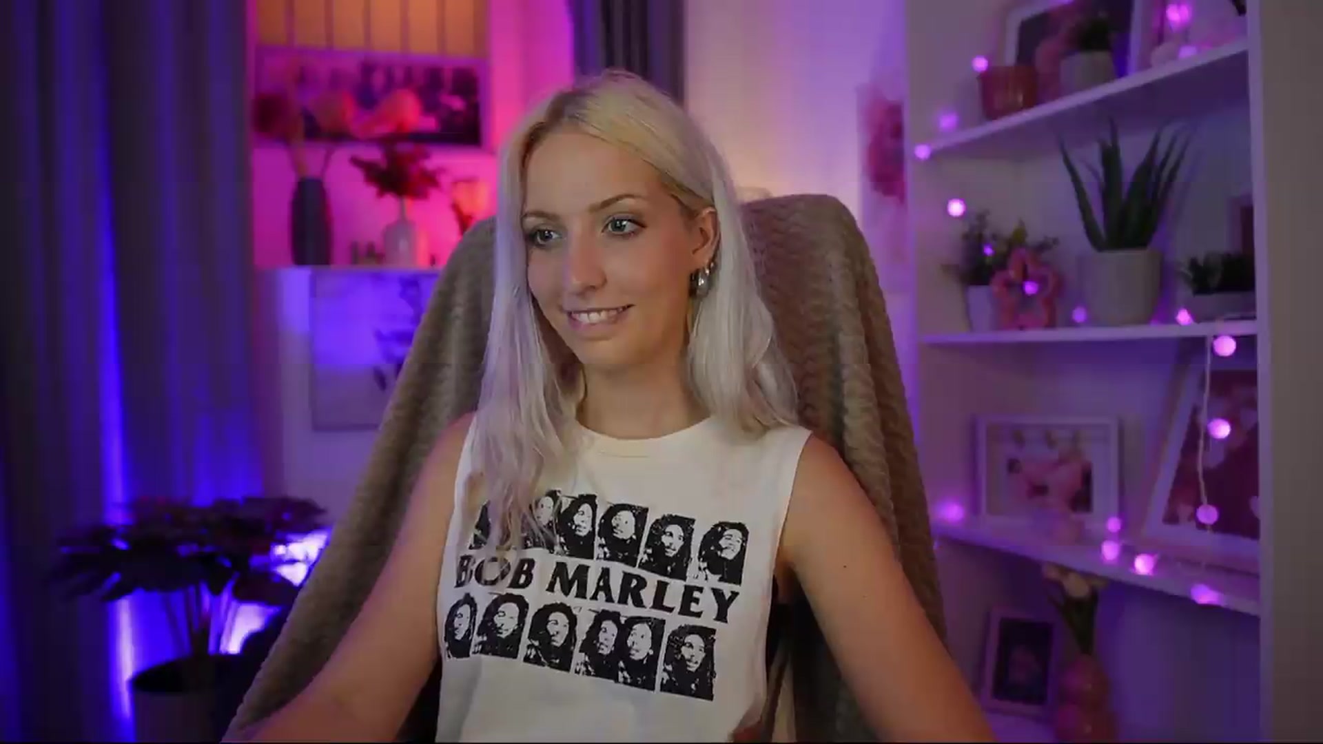 Gallery image thumbnail from Lucy_Cutie's myfreecams stream on, 07/22/2026, 20:44 image 5 of 20