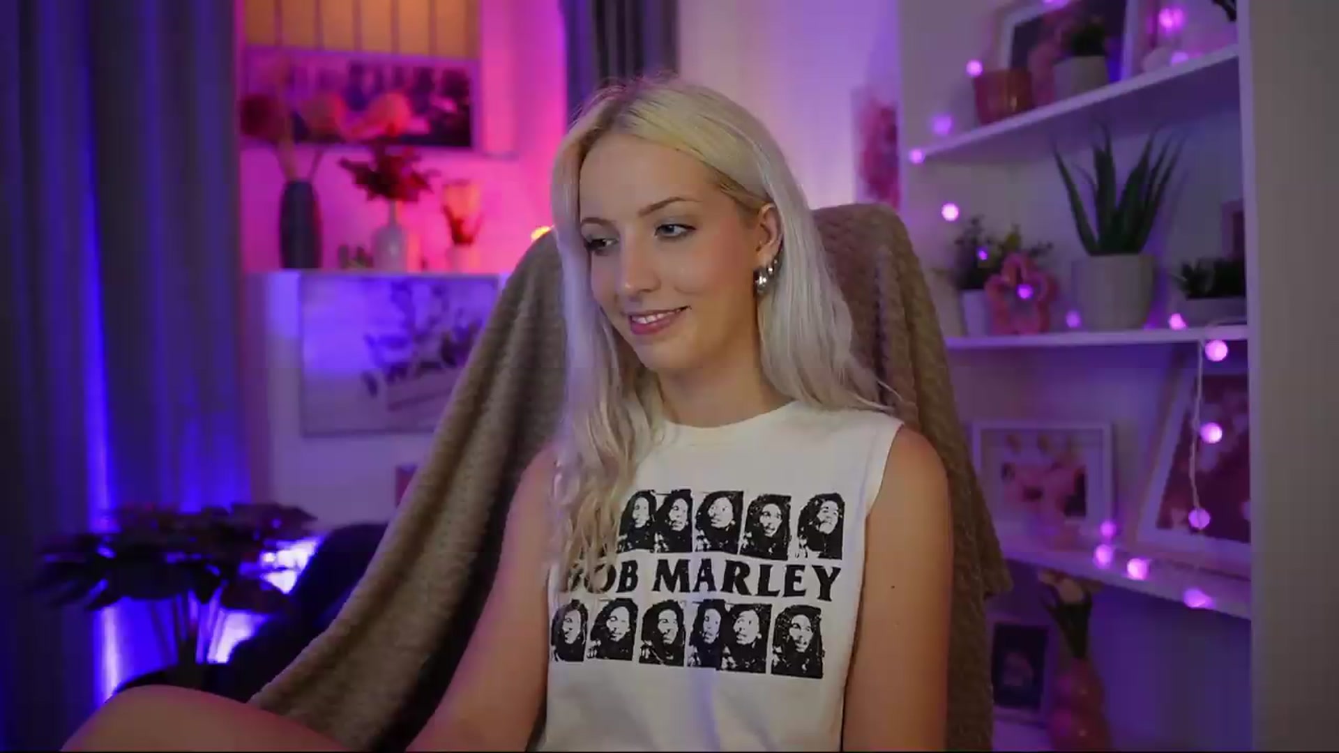 Gallery image thumbnail from Lucy_Cutie's myfreecams stream on, 07/22/2026, 20:44 image 17 of 20