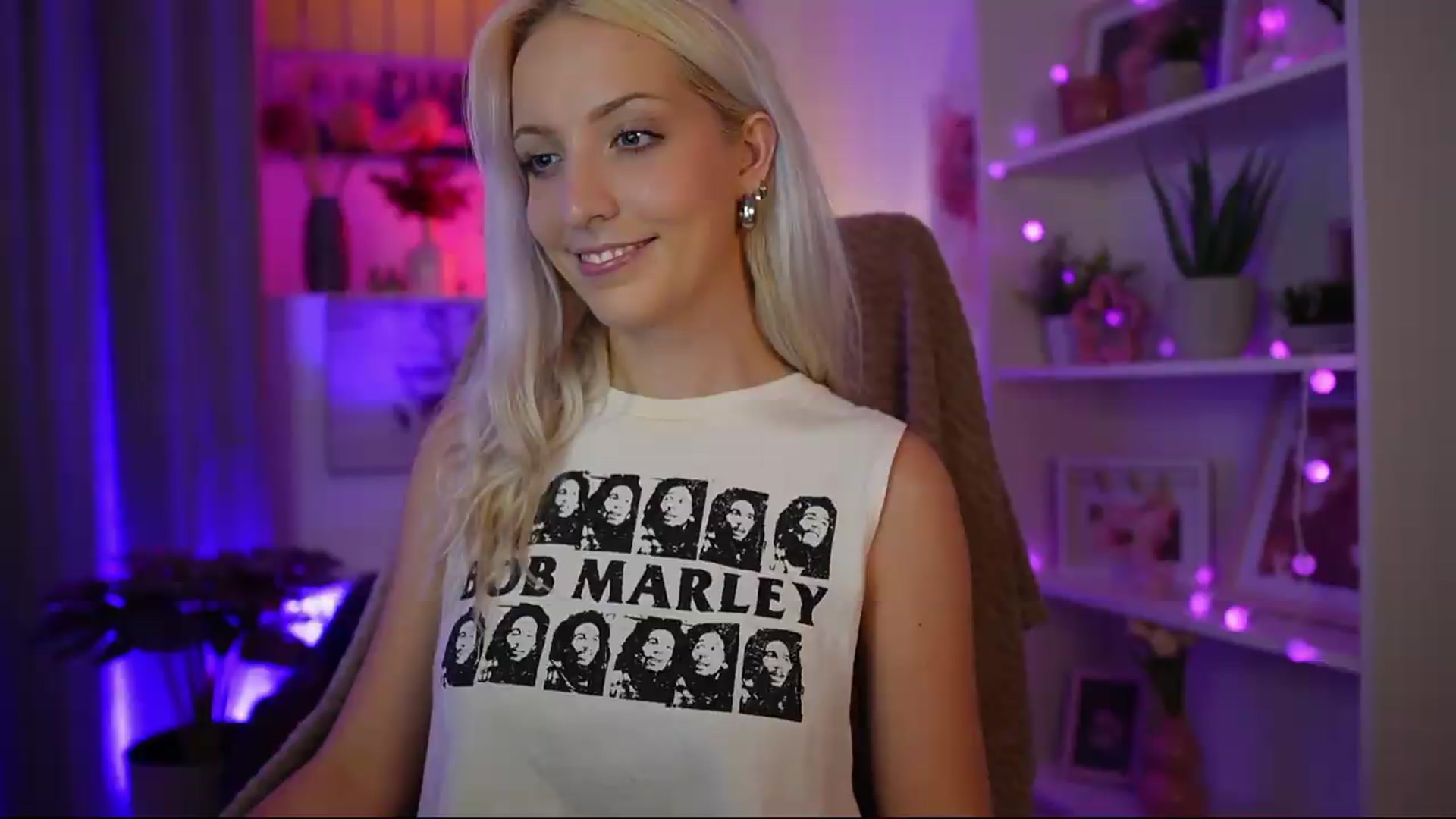 Gallery image thumbnail from Lucy_Cutie's myfreecams stream on, 07/22/2026, 20:44 image 16 of 20